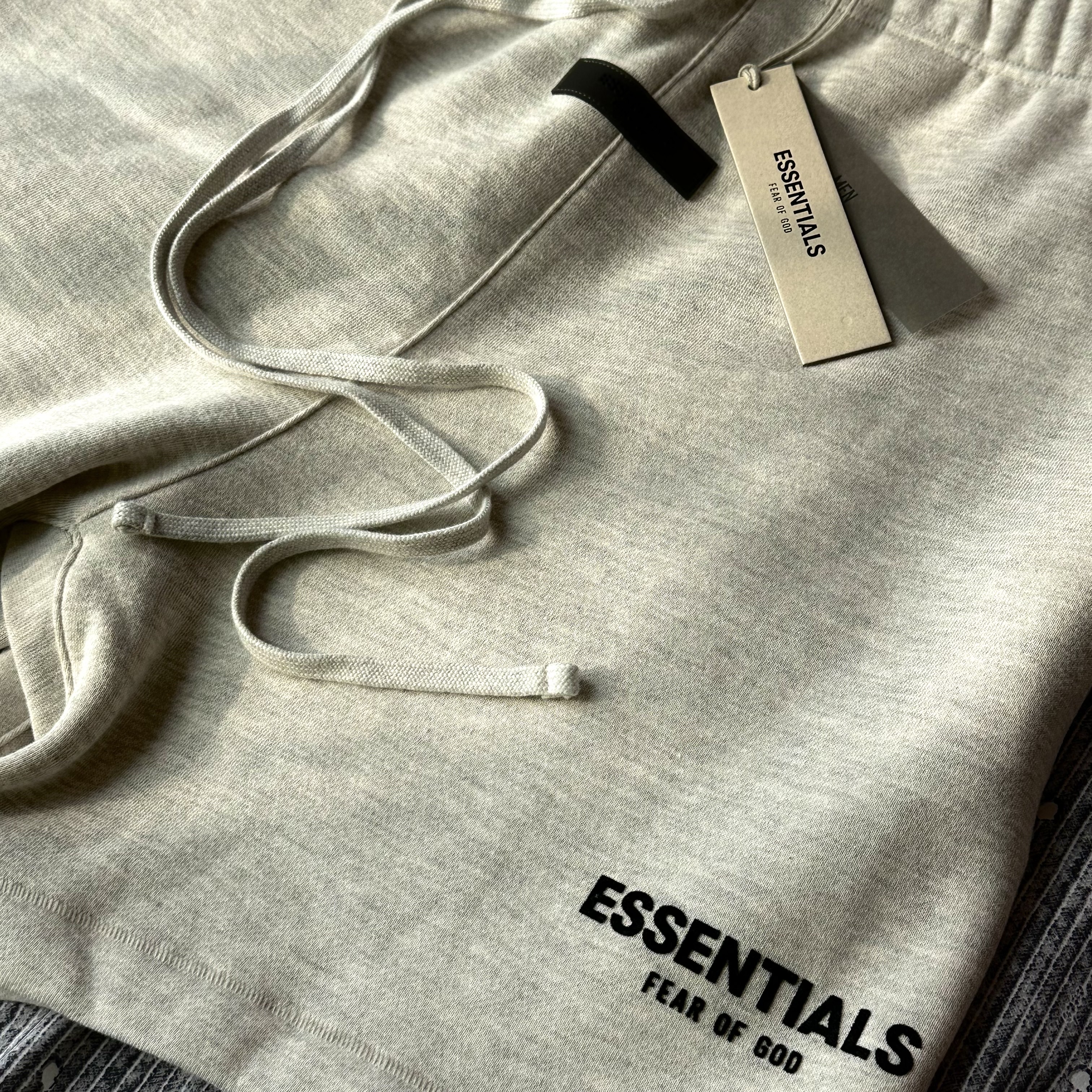 Essentials The Core Collection Sweatshorts Light Oatmeal 착용 스타일