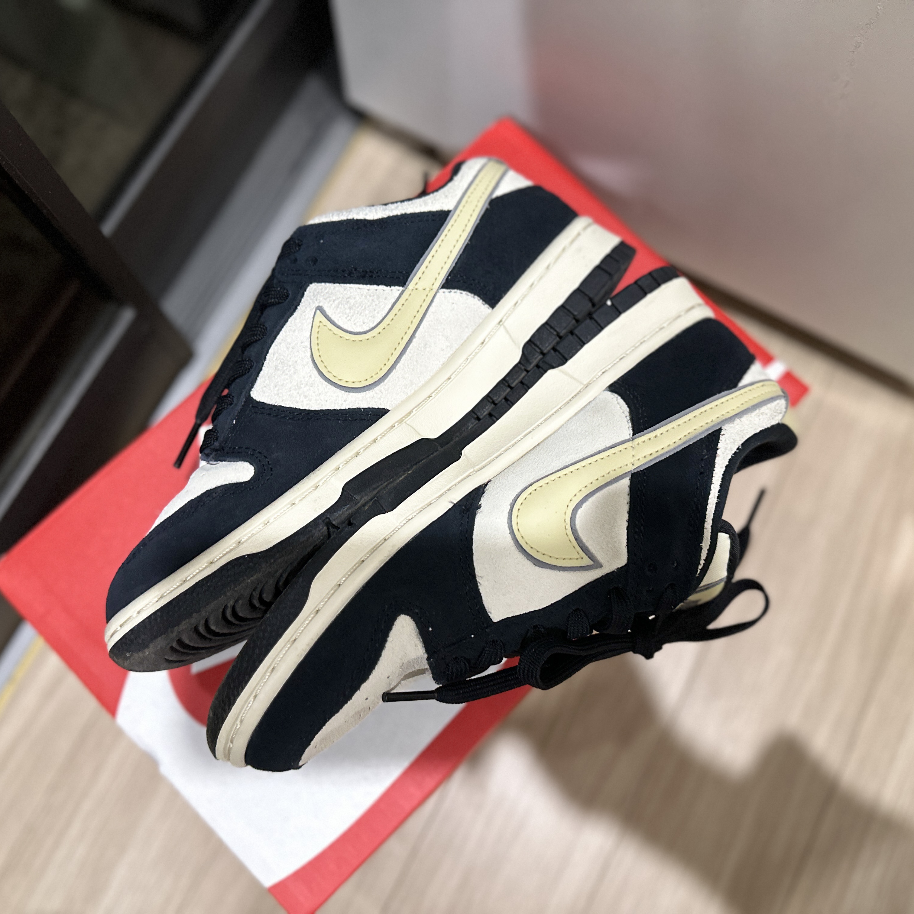(W) Nike Dunk Low LX Black Suede 착용 스타일 - 1