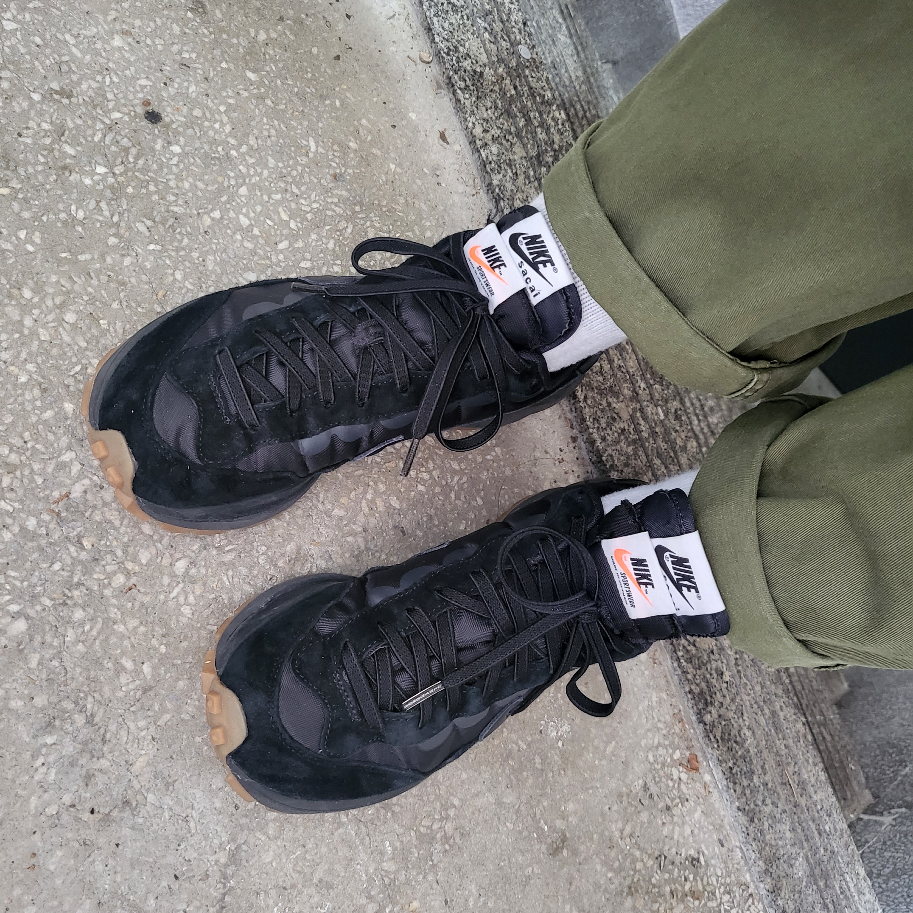 Nike x Sacai VaporWaffle Black and Gum 착용 스타일
