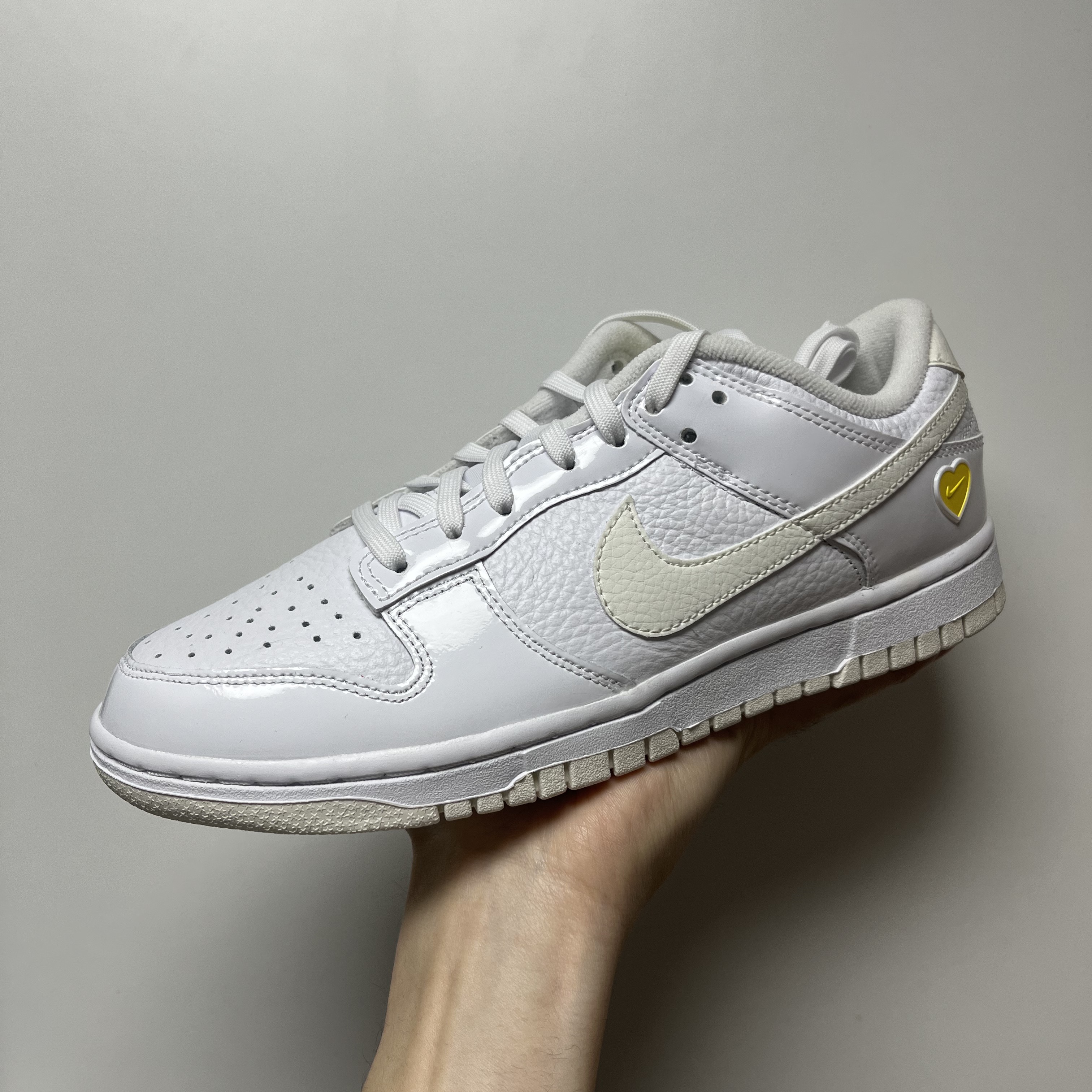 (W) Nike Dunk Low Valentine's Day White Optic Yellow 착용 스타일 - 1