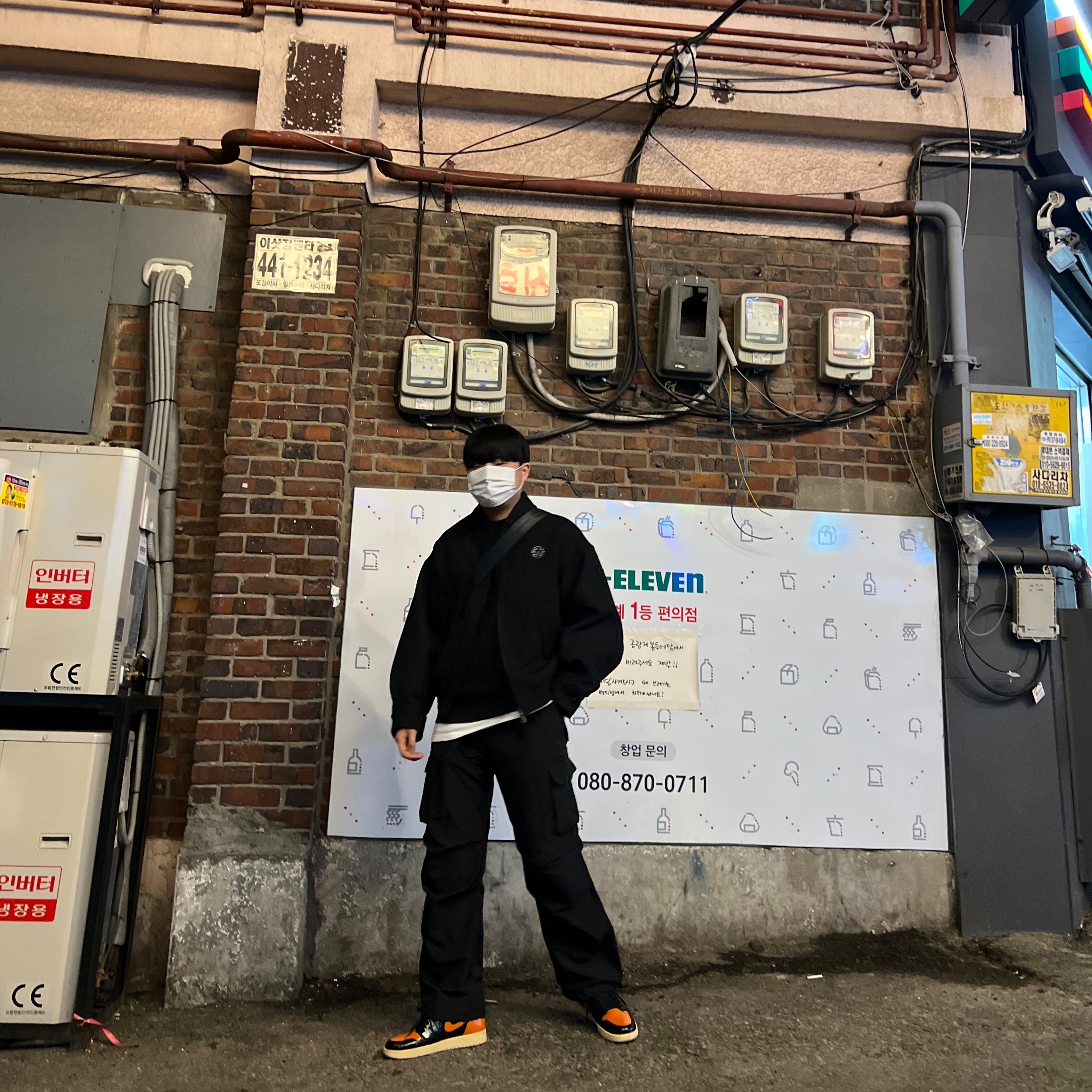 Zara x Ader Error Oversize Collar Bomber Jacket Black, Jordan 1 Retro High Shattered Backboard 3.0 착용 스타일 - 1