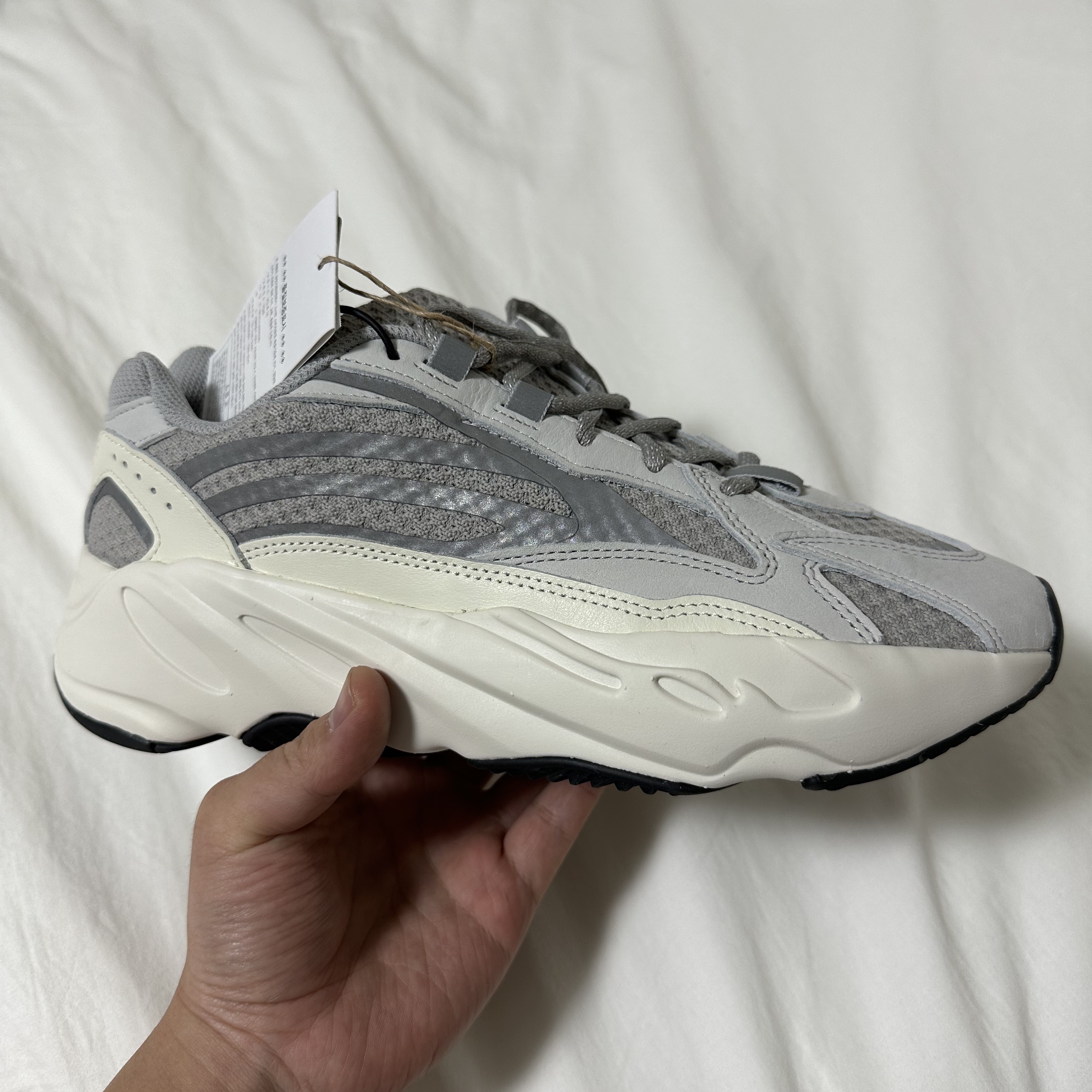 Adidas Yeezy Boost 700 V2 Static 2022 착용 스타일
