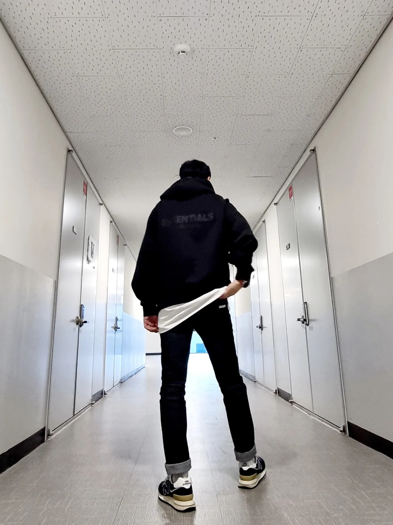 New Balance 574 Legacy Navy, Essentials Pull-Over Hoodie Black - 21SS 착용 스타일 - 3