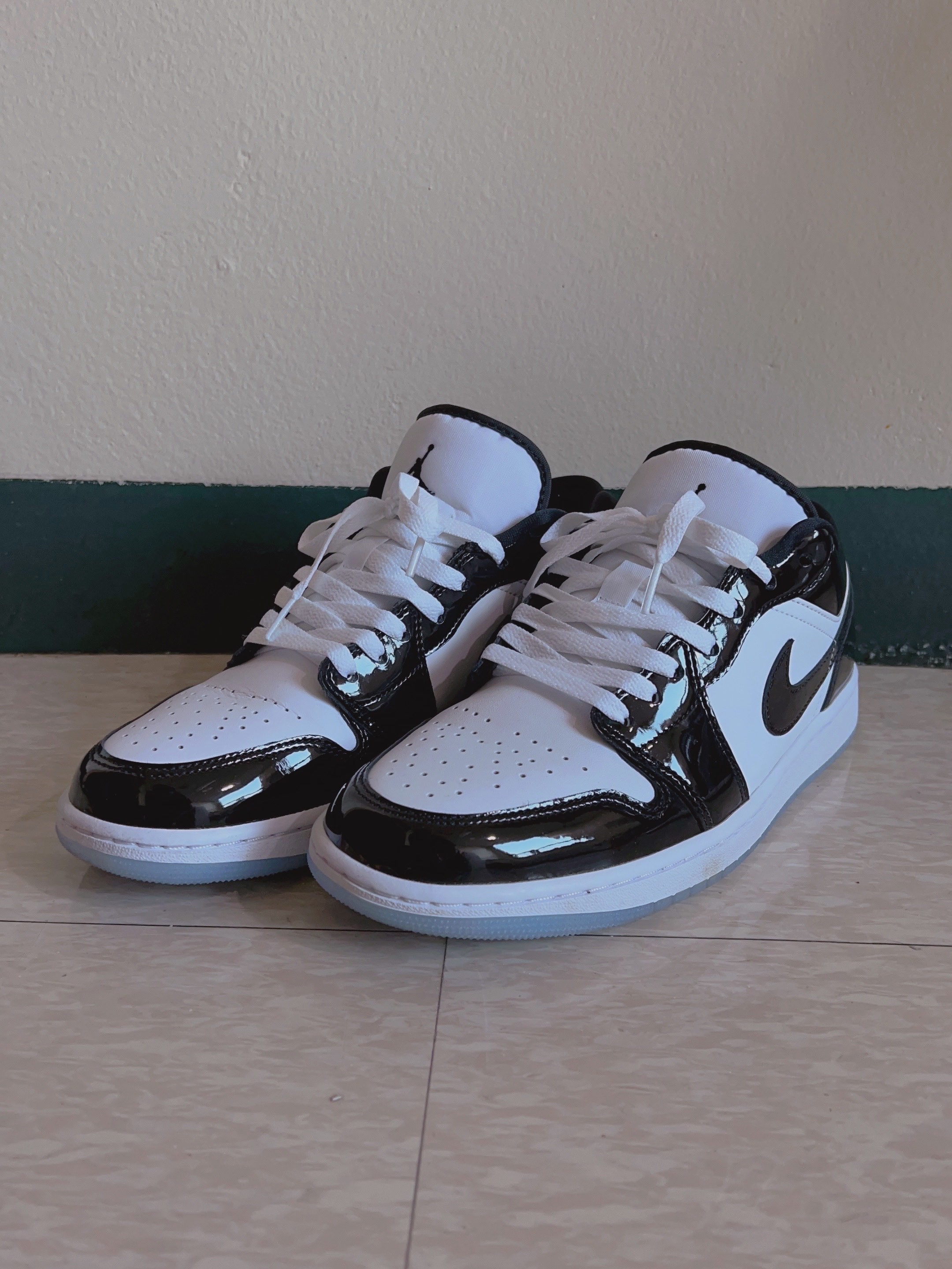 Jordan 1 Low SE Concord, Bottega Veneta Padded Tech Cassette Black 착용 스타일 - 1