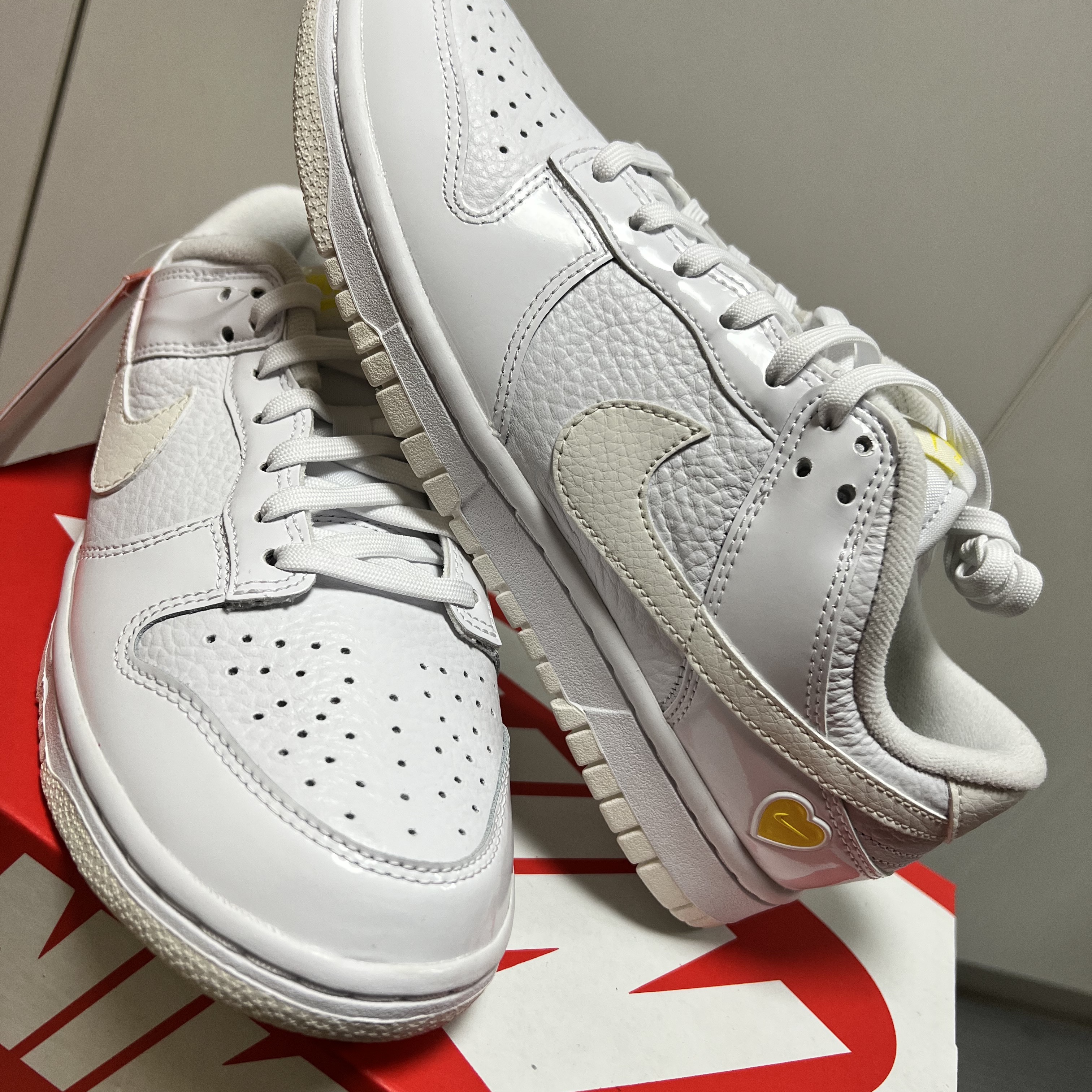 (W) Nike Dunk Low Valentine's Day White Optic Yellow 착용 스타일 - 4