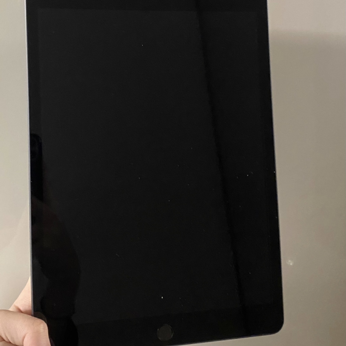 Apple iPad 9th Gen Wifi 64GB Space Gray (Korean Ver.) 착용 스타일
