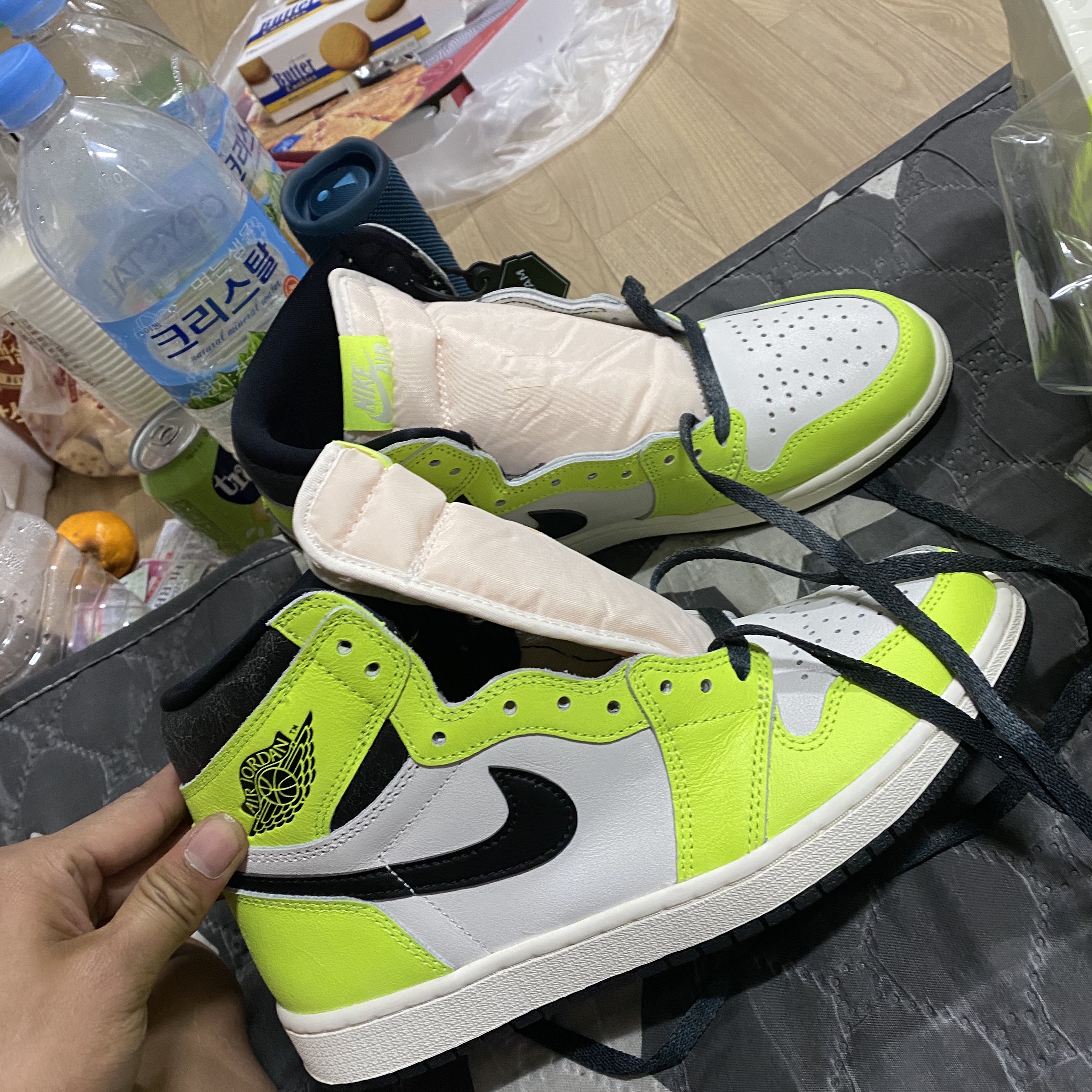 Jordan 1 Retro High OG Volt 착용 스타일