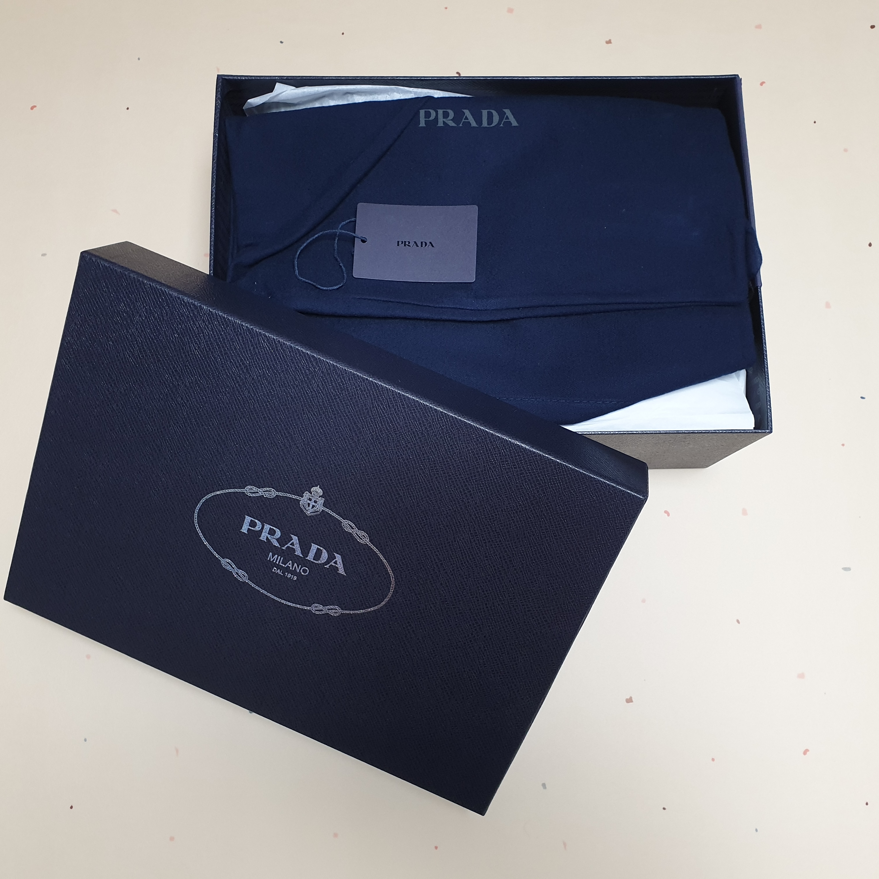 Prada Chocolate Brushed Leather Loafers Black 착용 스타일 - 3
