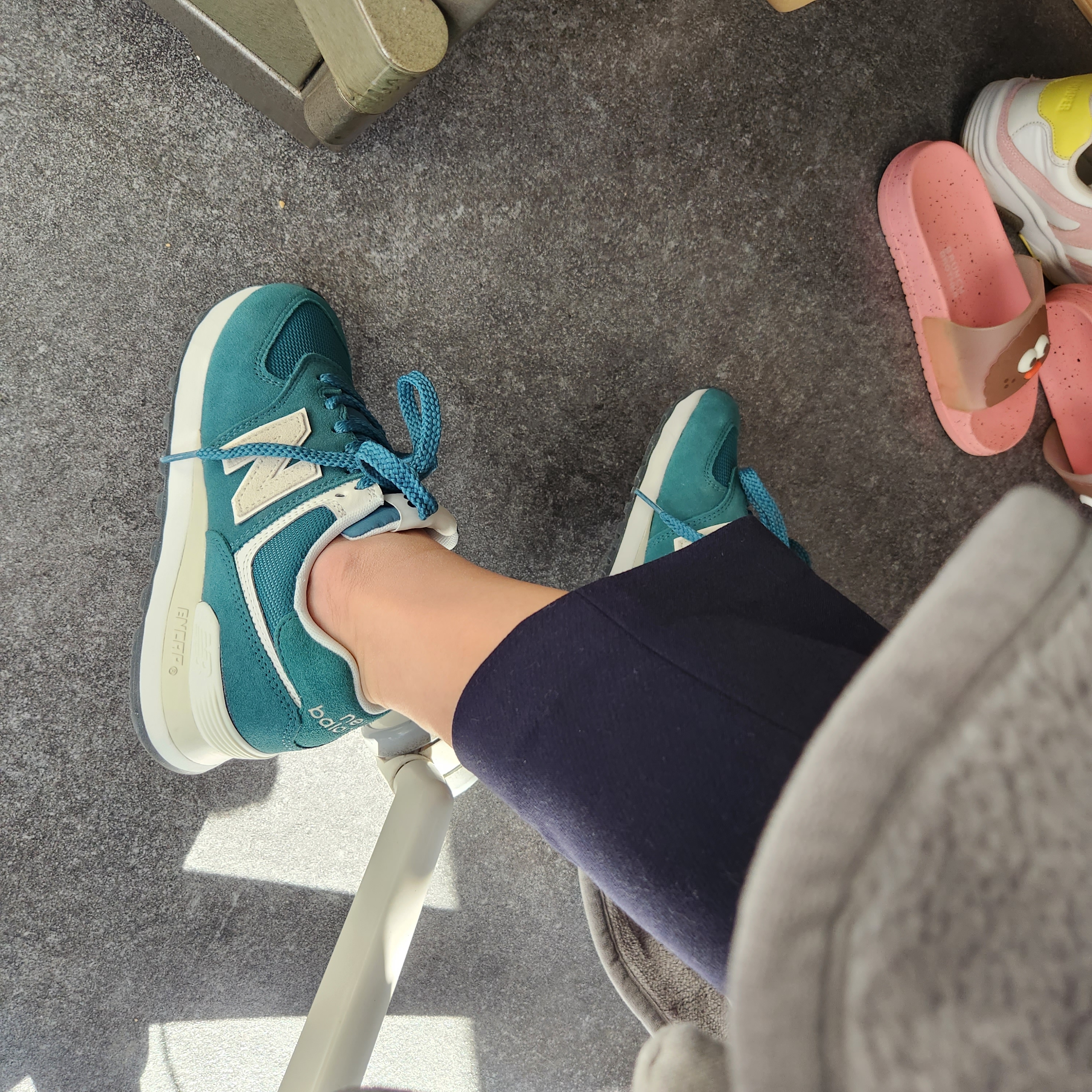 New Balance 574 Classics Reimagined Green 착용 스타일 - 1