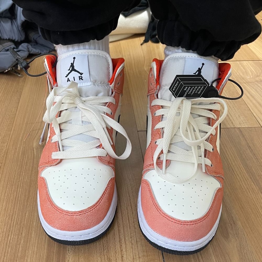 (GS) Jordan 1 Mid SE Team Orange Black 착용 스타일 - 2
