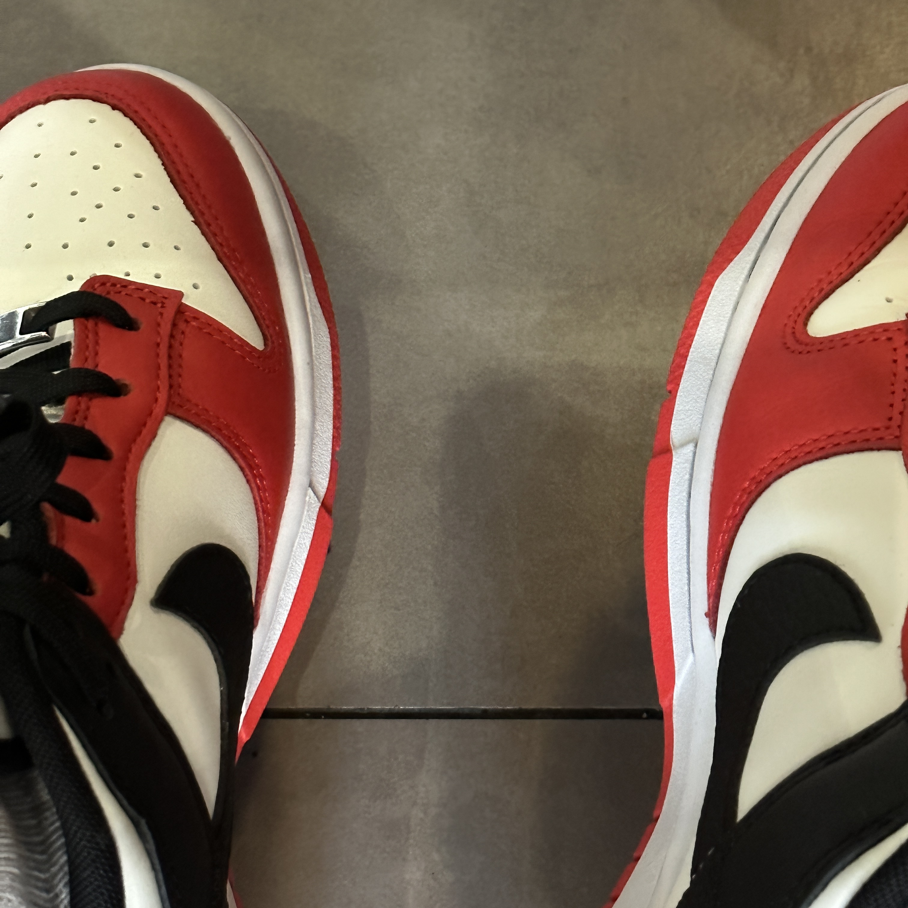 Nike x NBA Dunk Low Retro EMB Black and Chile Red 착용 스타일
