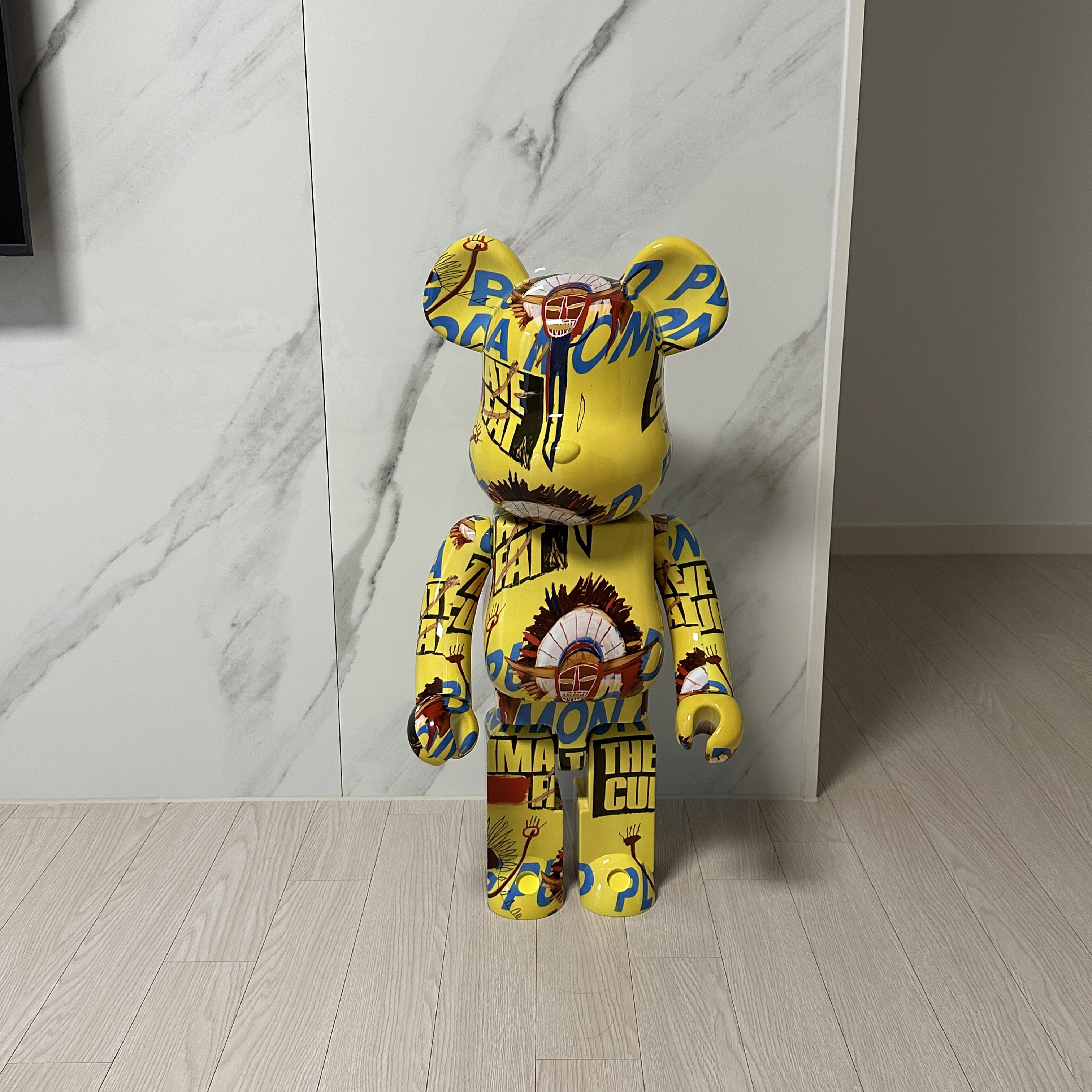 Bearbrick Andy Warhol x Jean-Michel Basquiat #3 1000% 착용 스타일
