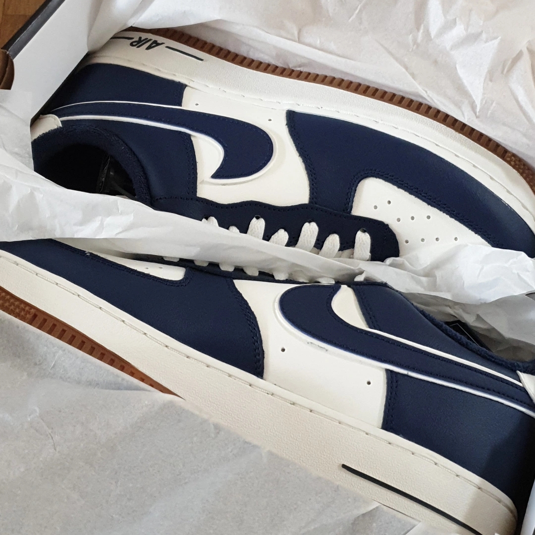Nike Air Force 1 '07 LV8 Midnight Navy 착용 스타일