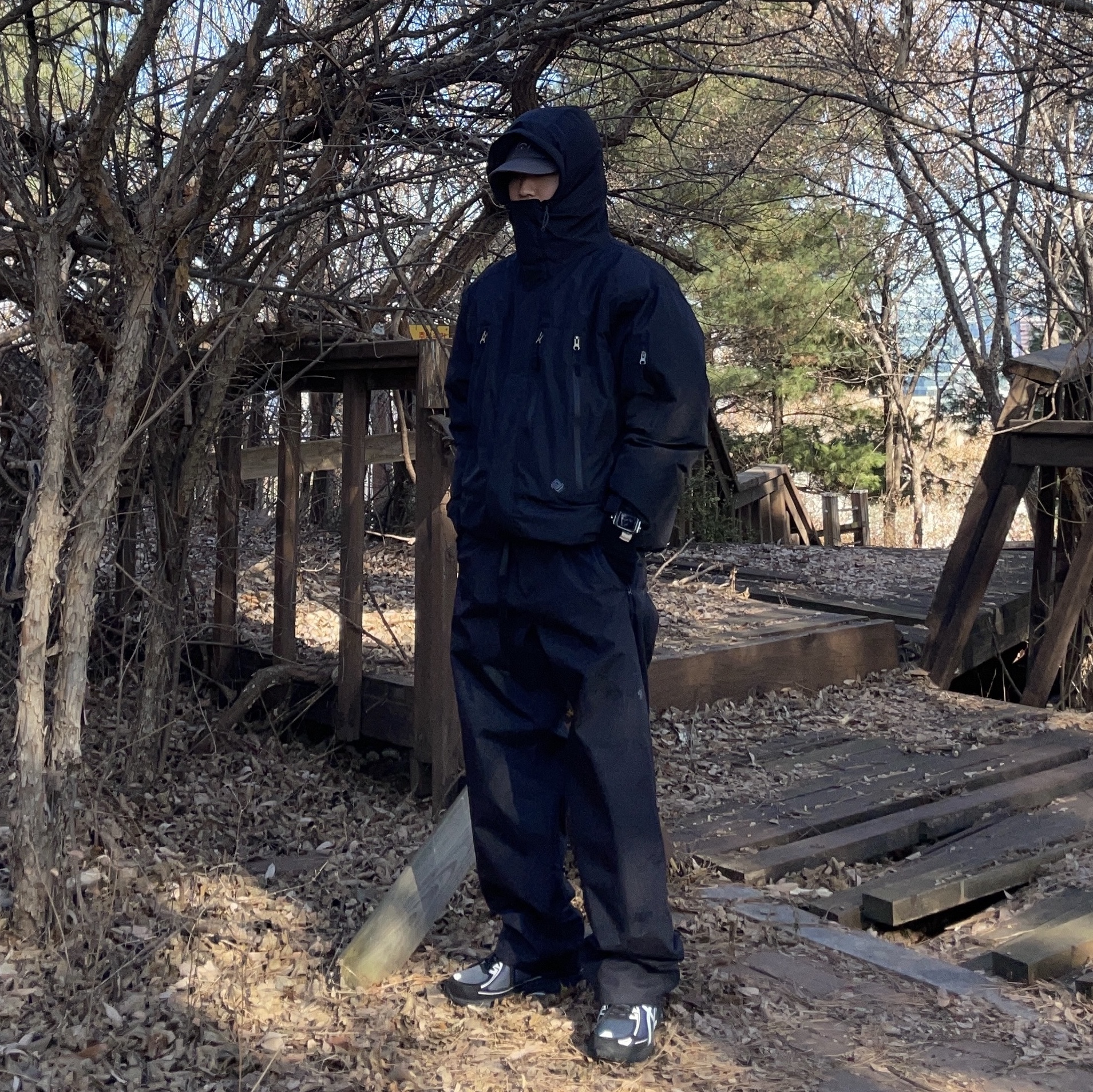 Sansan Gear Side Snap Pants Black, Apple Watch SE 44mm GPS Midnight Aluminum Case with Sport Band Midnight (Korean Ver.) 착용 스타일 - 2