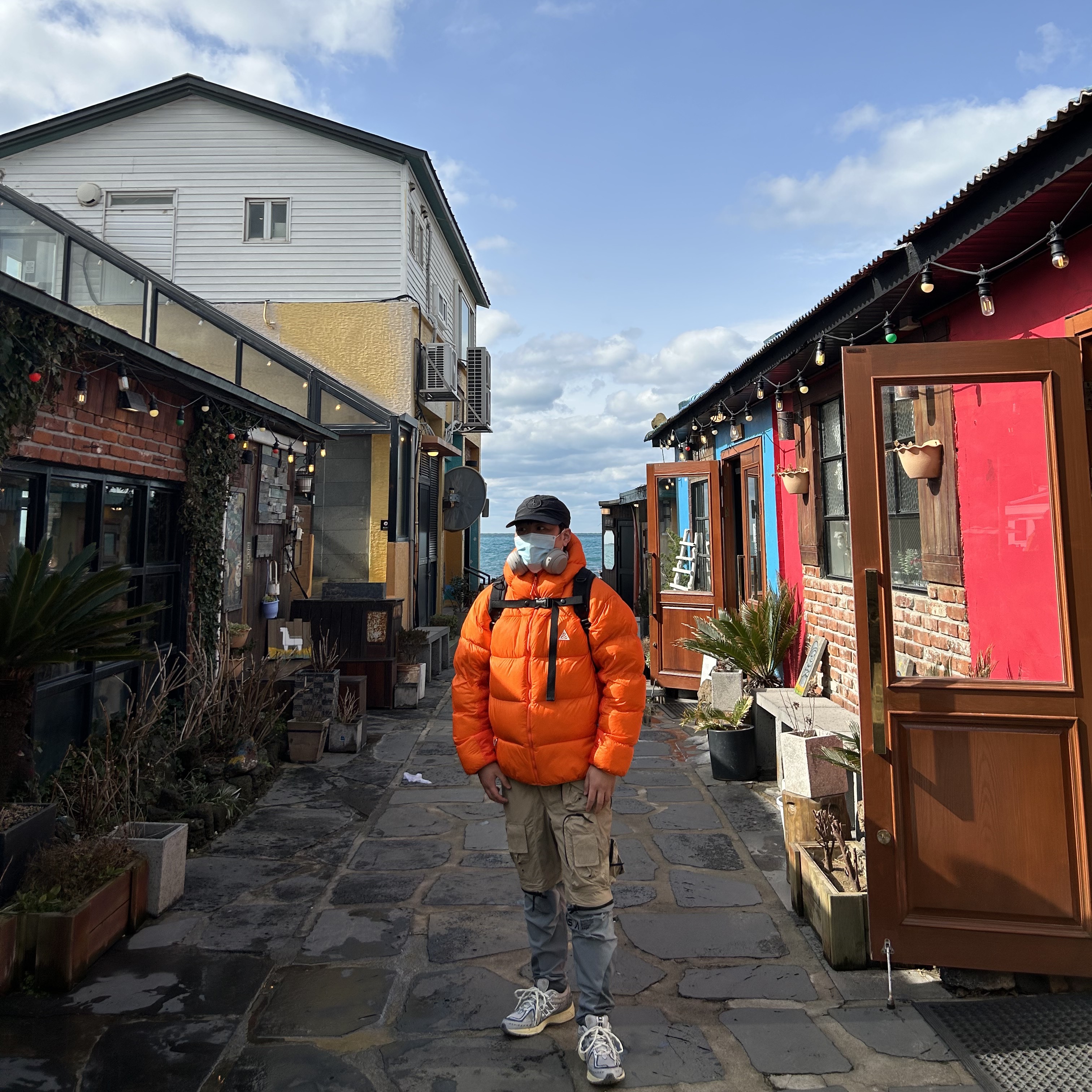 Nike ACG Therma-Fit ADV Lunar Lake Puffer Jacket Safety Orange - Asia, Nike NRG ISPA Convertible Pants Khaki Black Cool Grey 착용 스타일