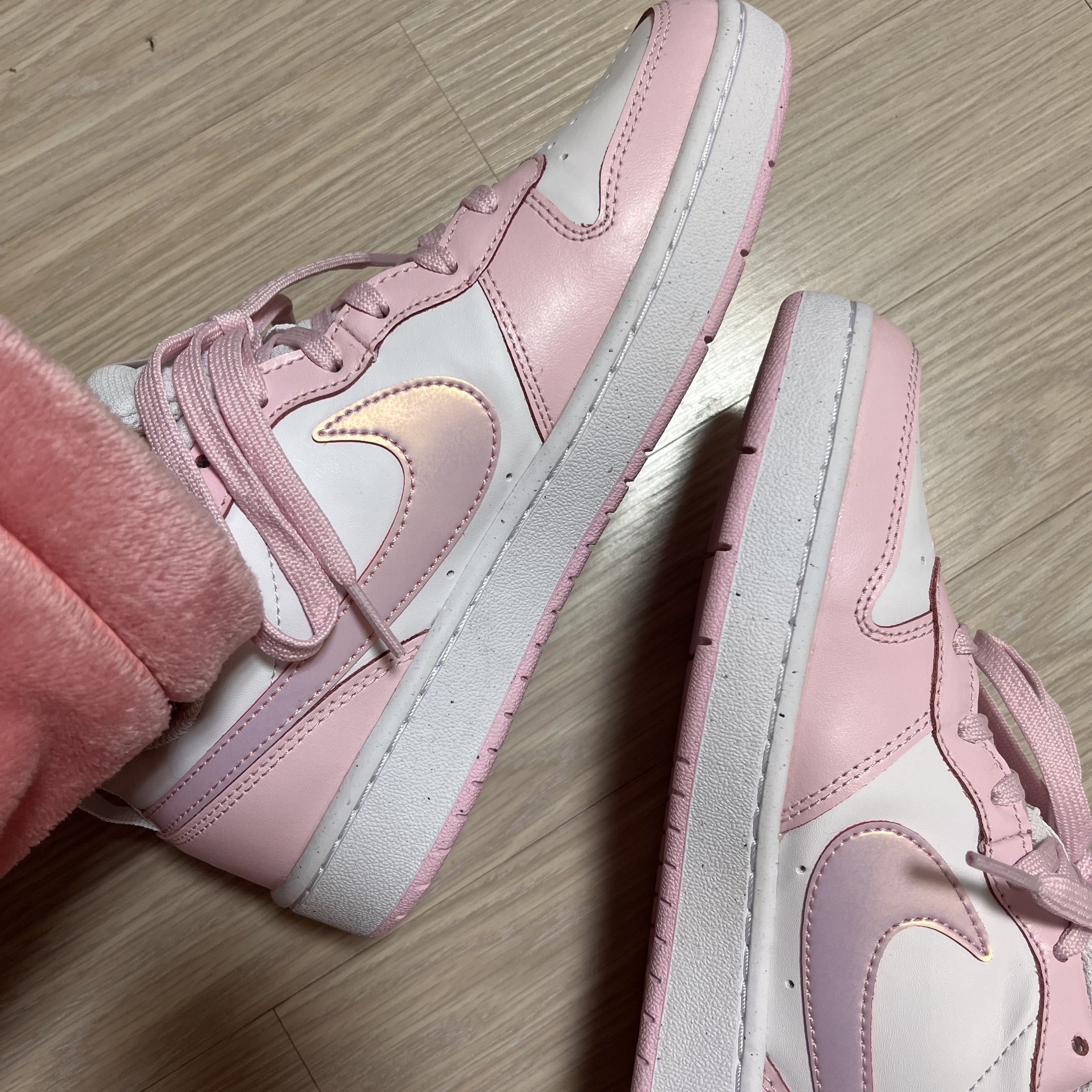 (GS) Nike Court Borough 2 SE White Pink Foam 착용 스타일 - 2