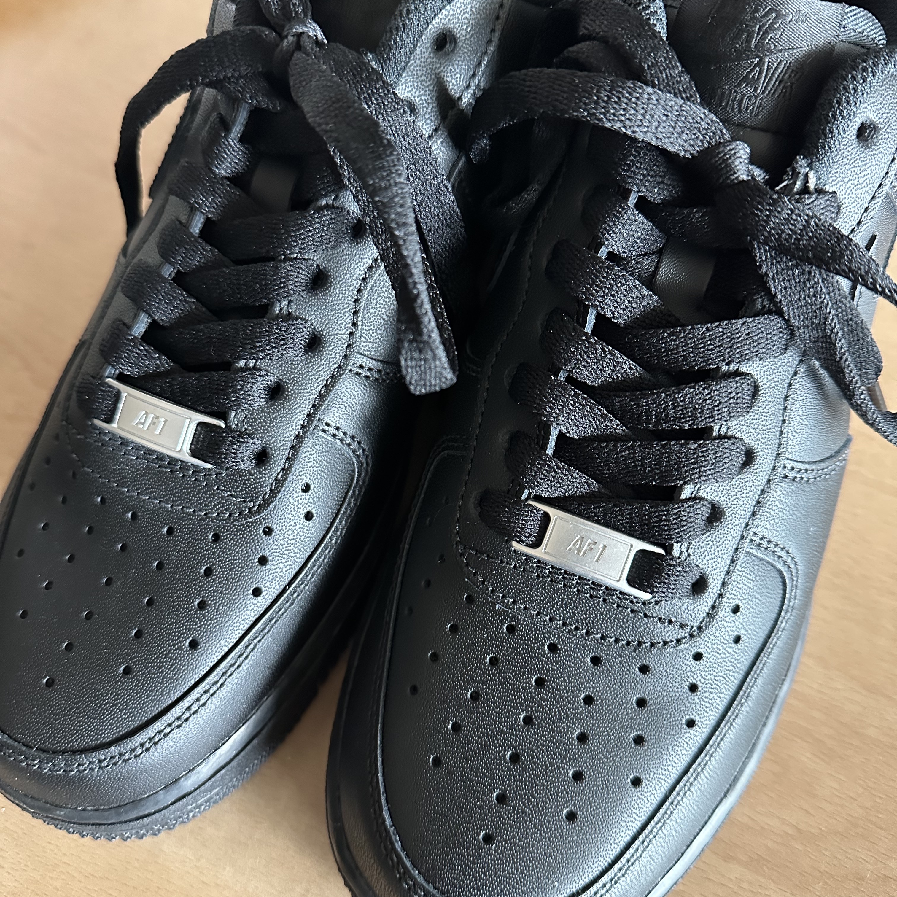Nike Air Force 1 '07 Low Triple Black 착용 스타일