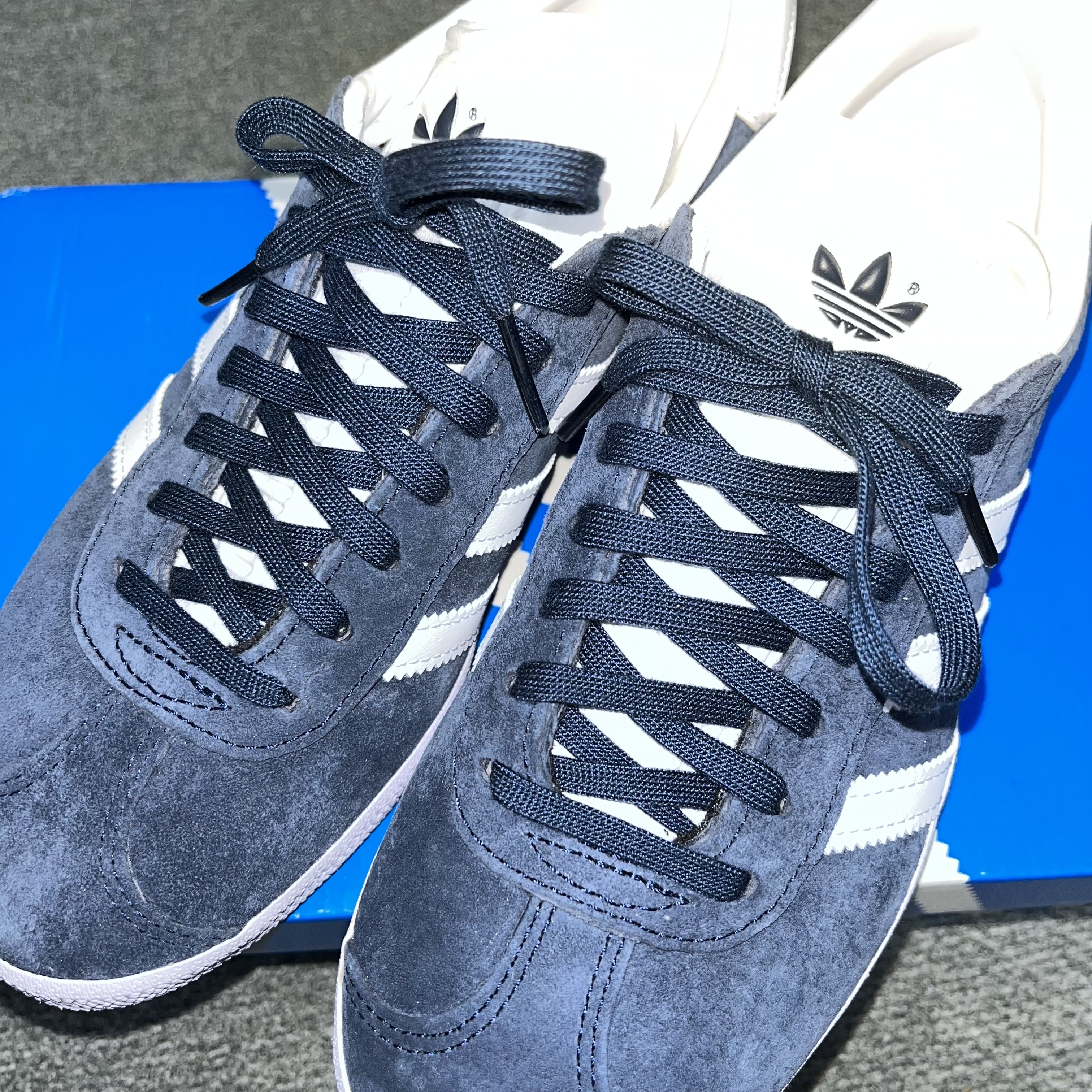 Adidas Gazelle Collegiate Navy 착용 스타일