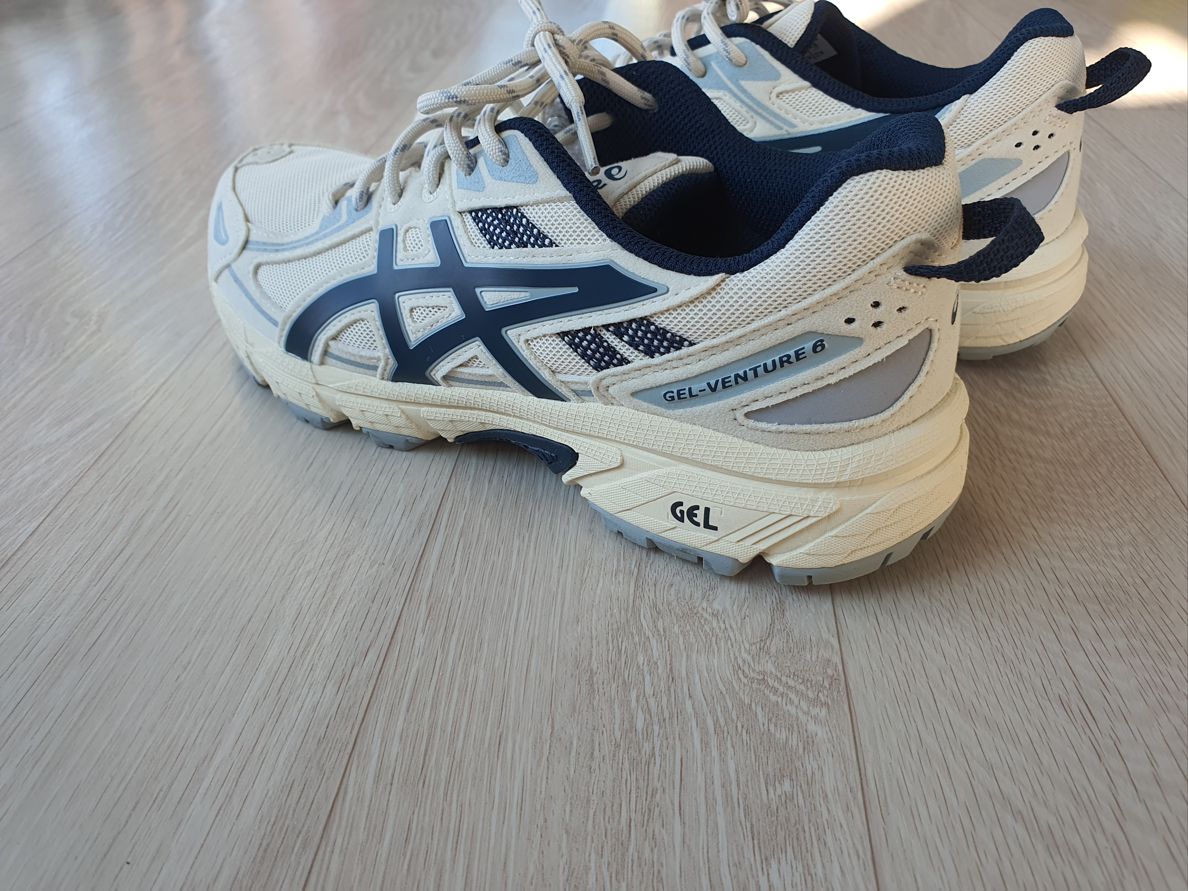 Asics Gel-Venture 6 SPS Birch French Blue 착용 스타일 - 3