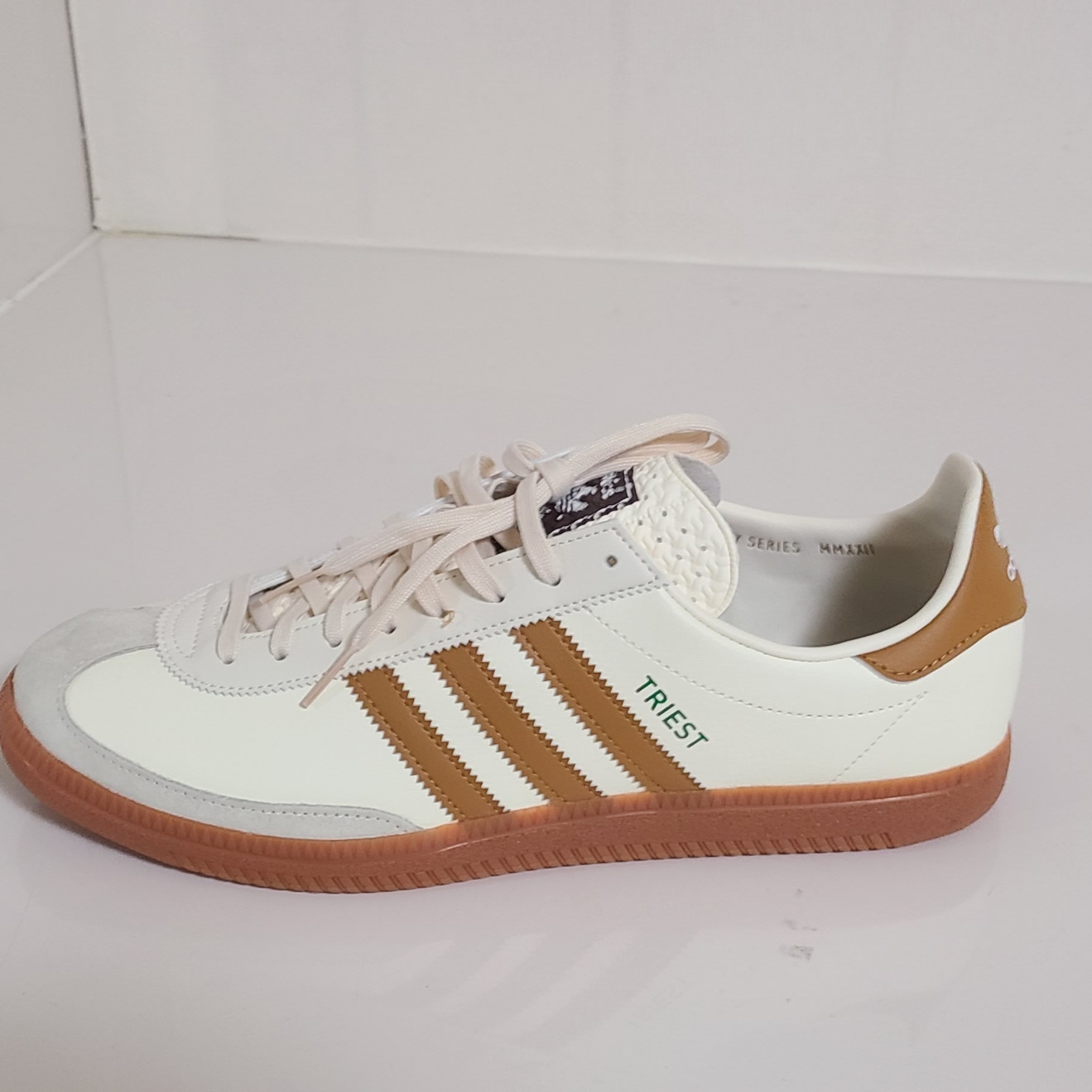 Adidas City Series Triest Cream White 착용 스타일 - 3