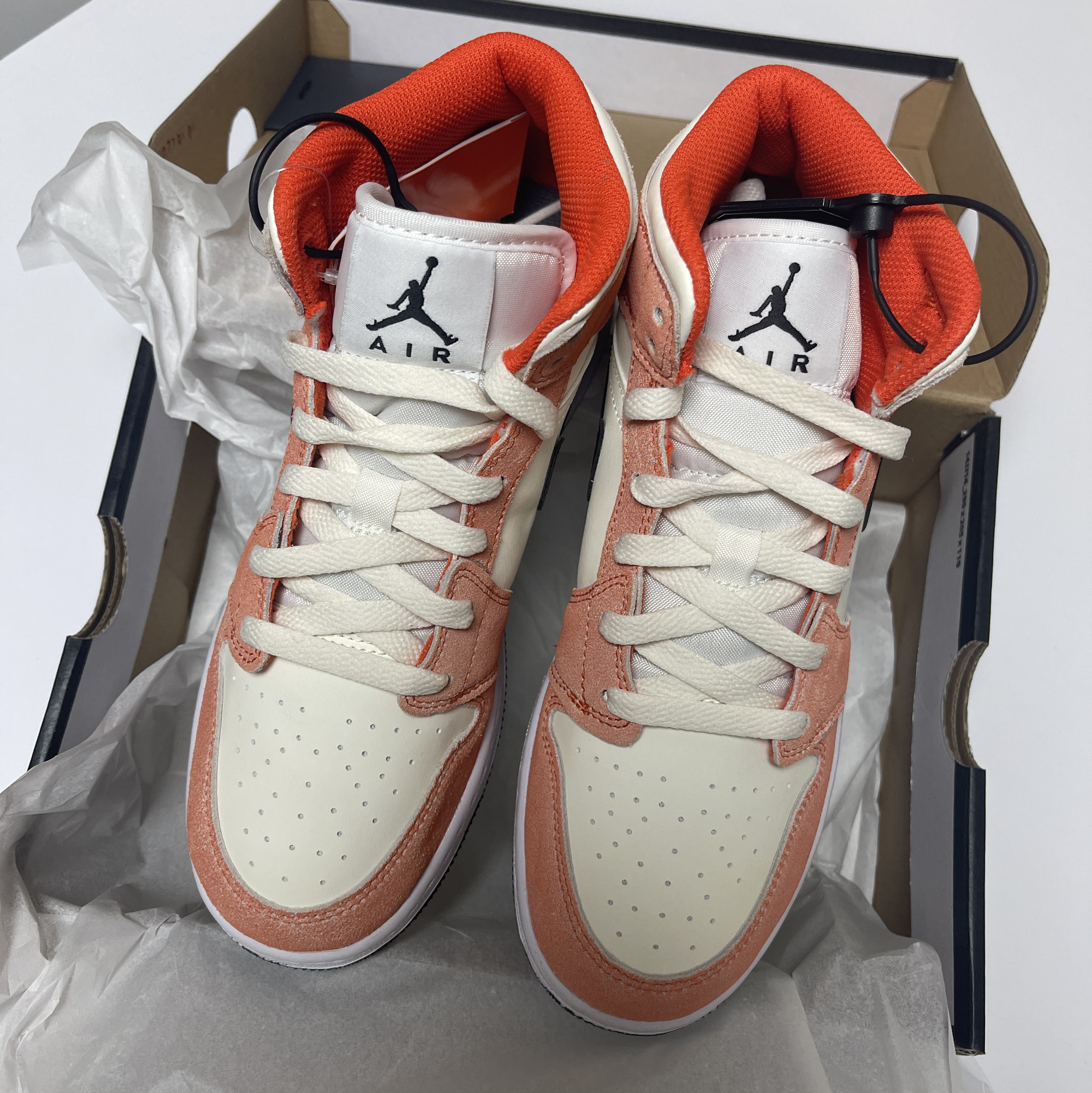(GS) Jordan 1 Mid SE Team Orange Black 착용 스타일 - 3