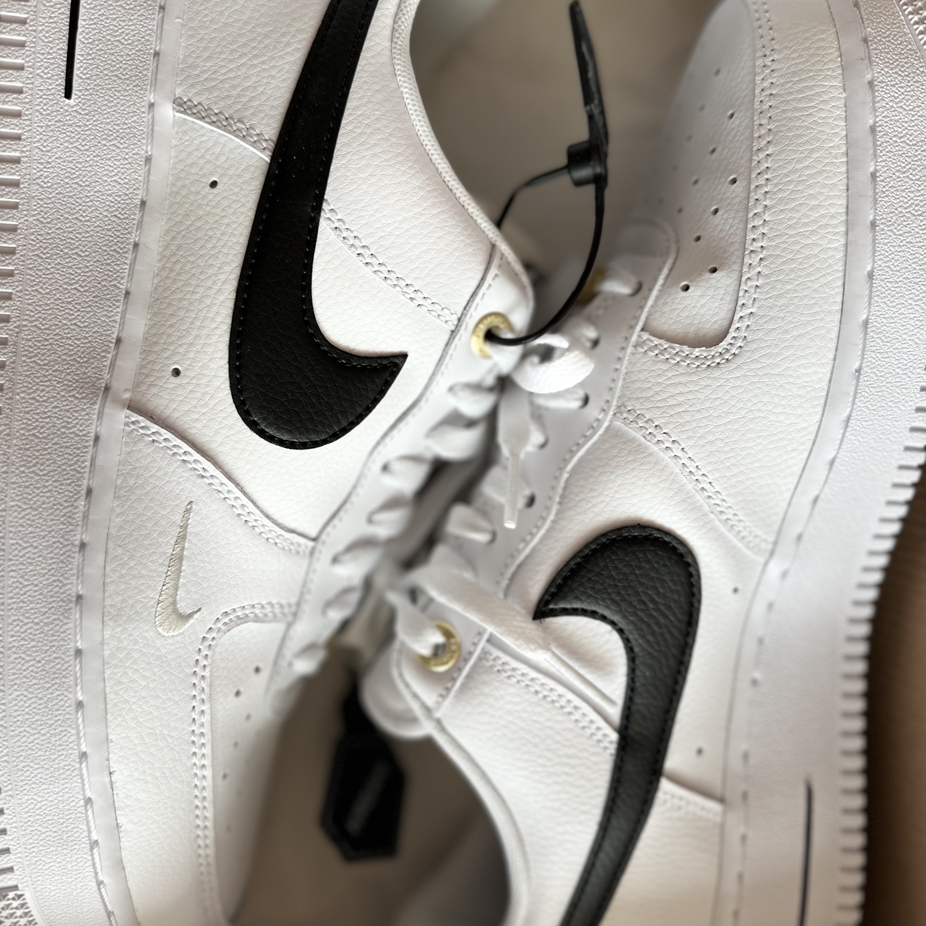 Nike Air Force 1 '07 LV8 40th Anniversary Join Forces White Black 착용 스타일