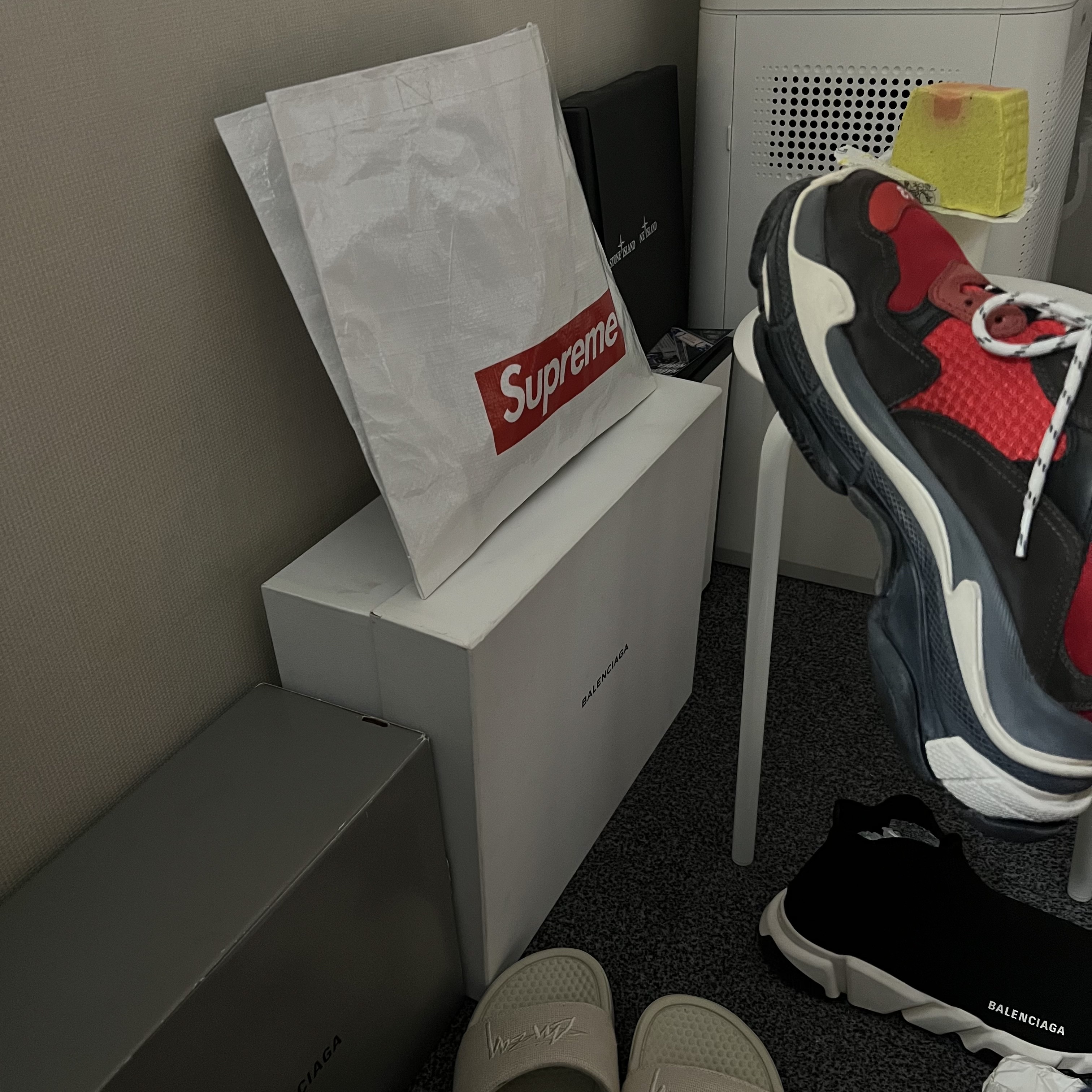 Balenciaga Triple S Red Black 2018, Balenciaga Speed Trainer Black White 2021/2022 착용 스타일