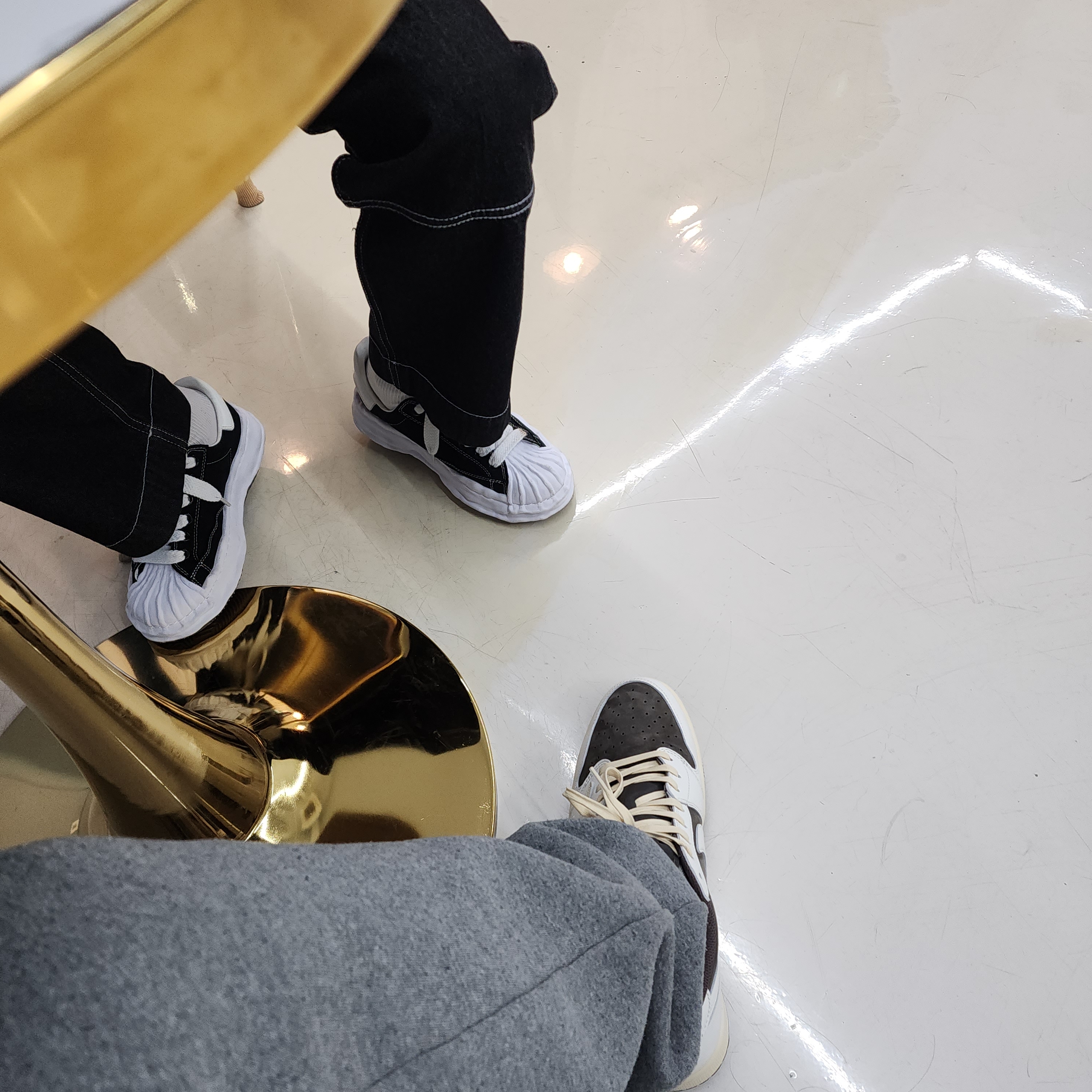 Maison Mihara Yasuhiro Blakey OG Sole Canvas Low-top Sneakers Black White, Jordan 1 x Travis Scott Retro Low OG SP Sail and Ridgerock 착용 스타일