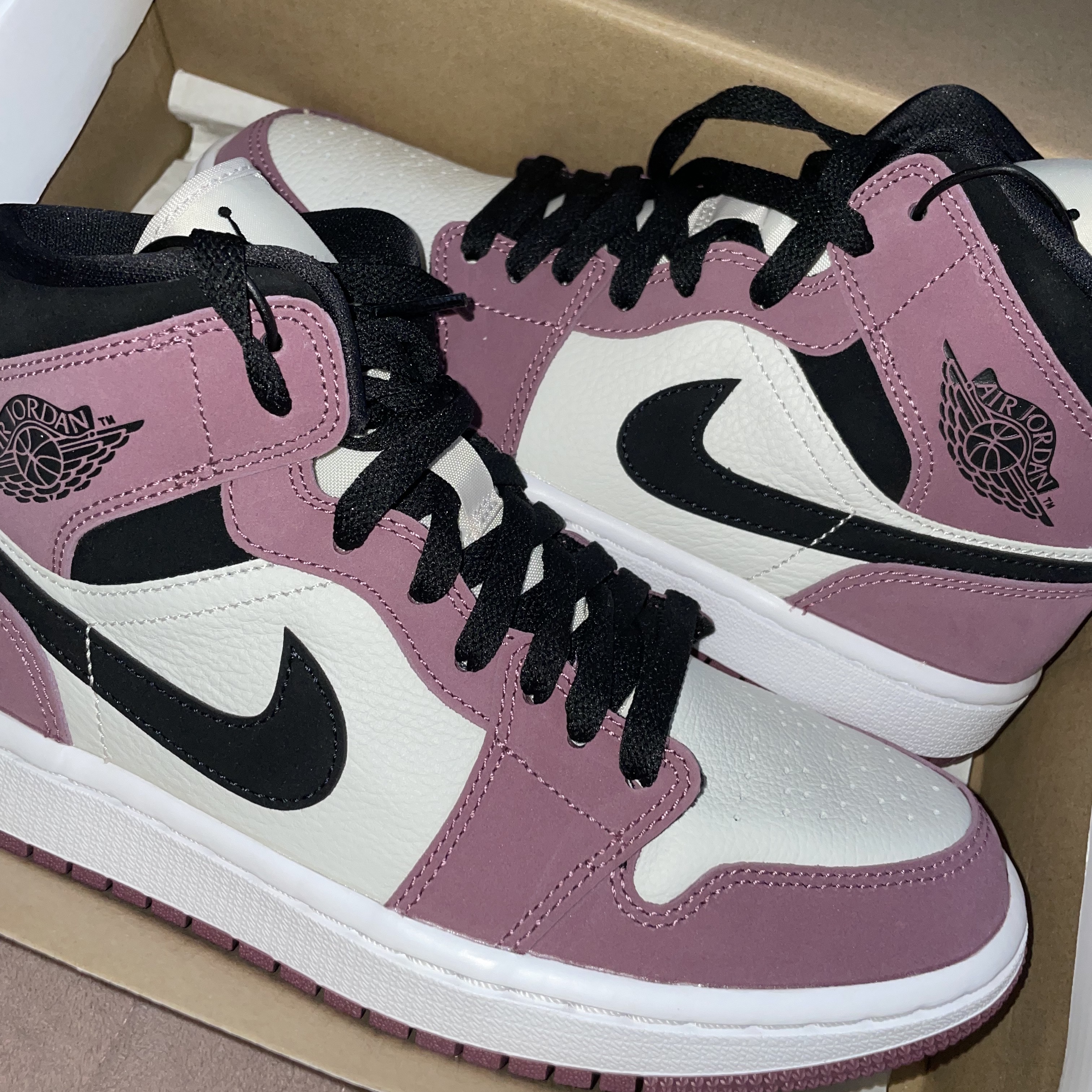 (W) Jordan 1 Mid SE Light Mulberry 착용 스타일 - 1