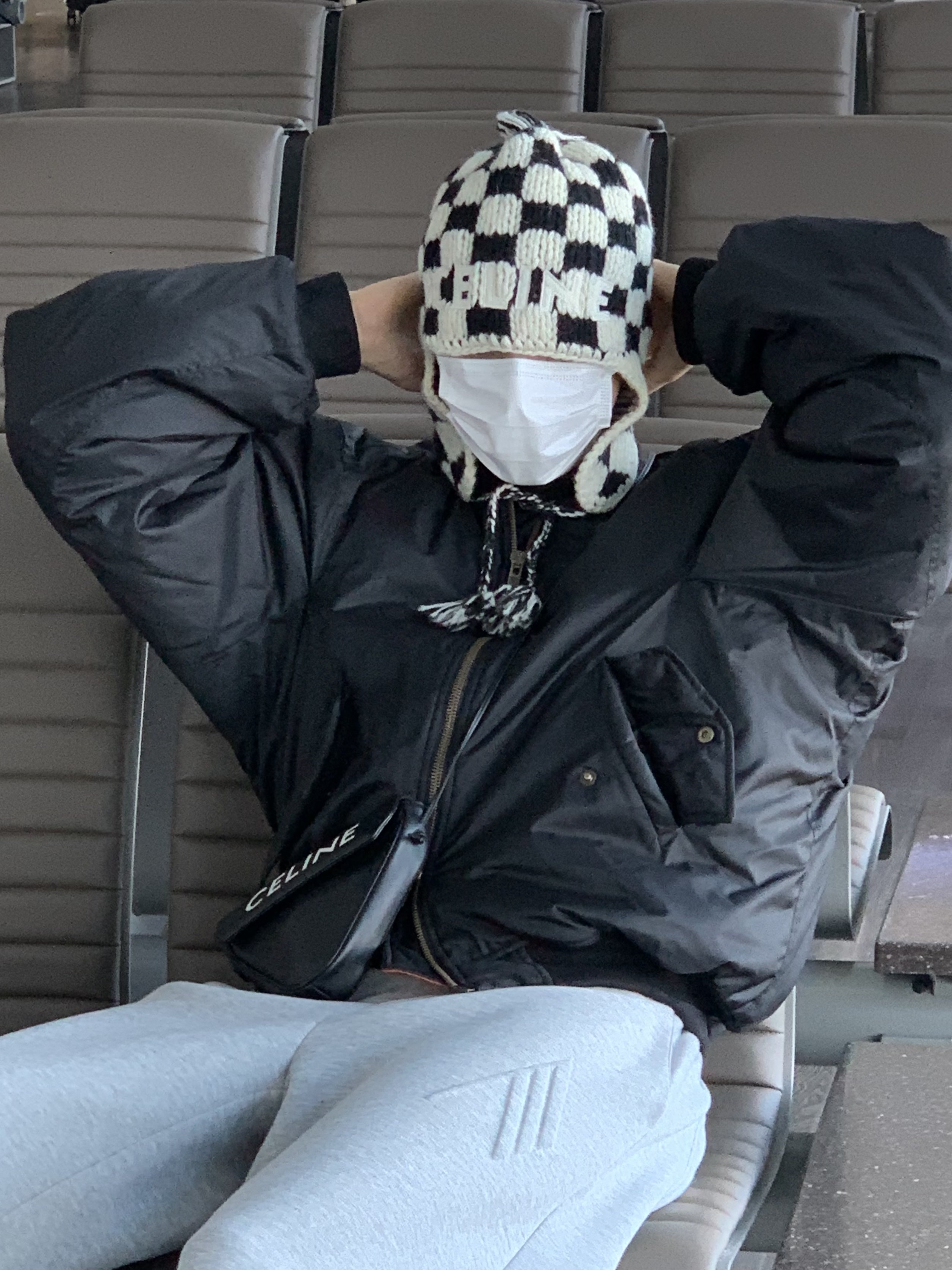 Celine Peruvian Beanie in Checked Alpaca Wool Black Off White, Balenciaga Defender Sneakers Black 착용 스타일 - 3