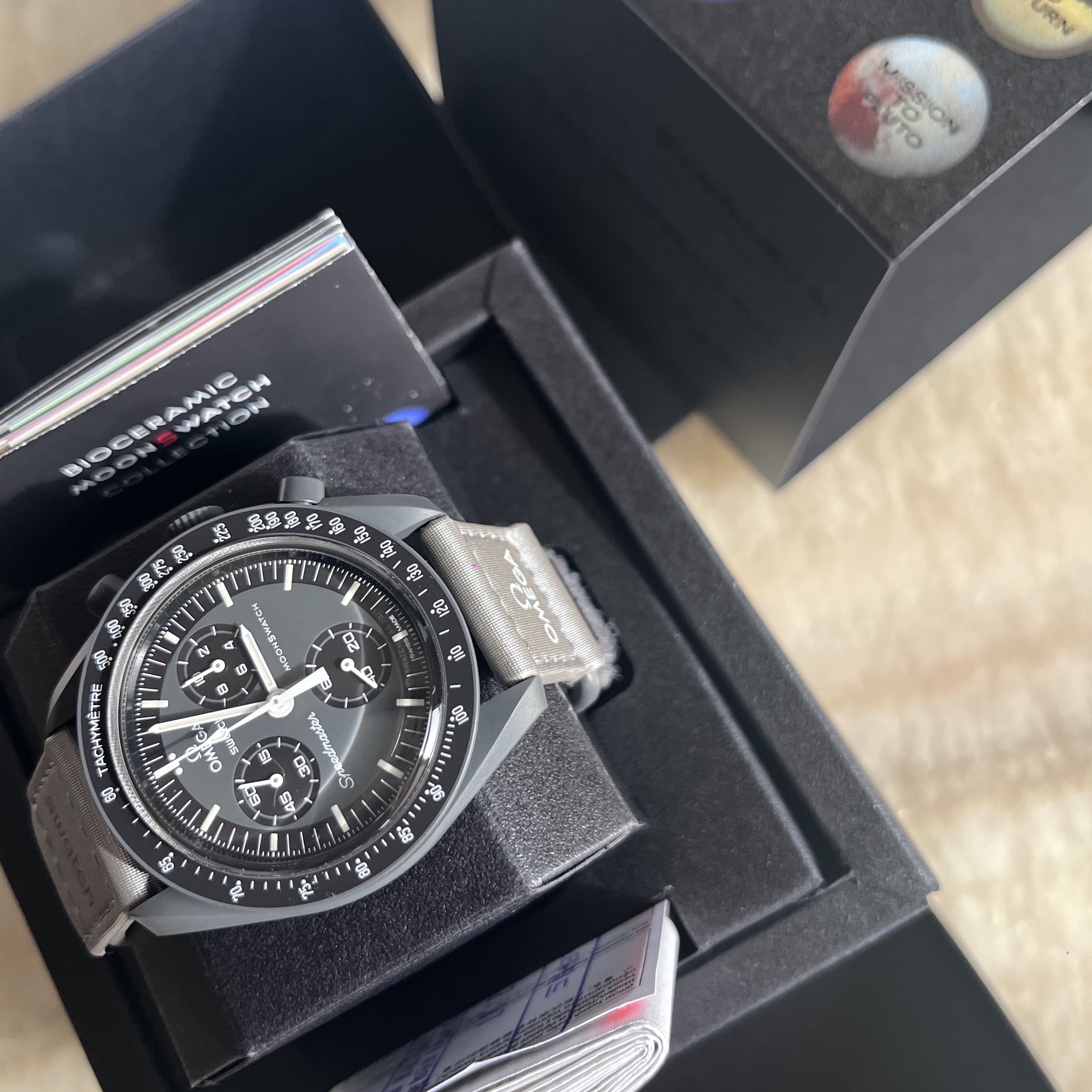 Swatch x Omega Bioceramic MoonSwatch Mission To Mercury 착용 스타일 - 2