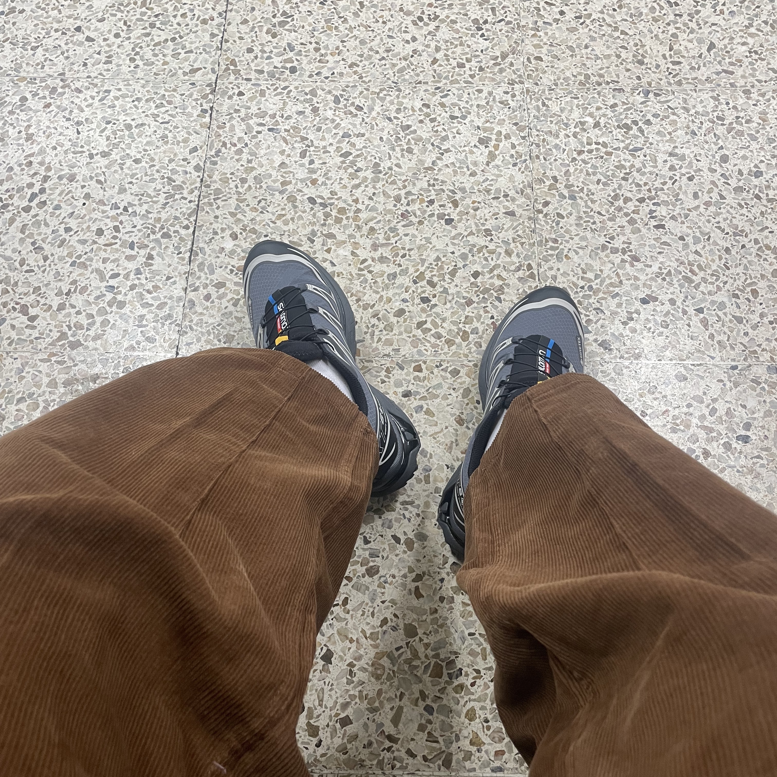 Salomon XT-6 Gore-Tex Black Ebony 착용 스타일