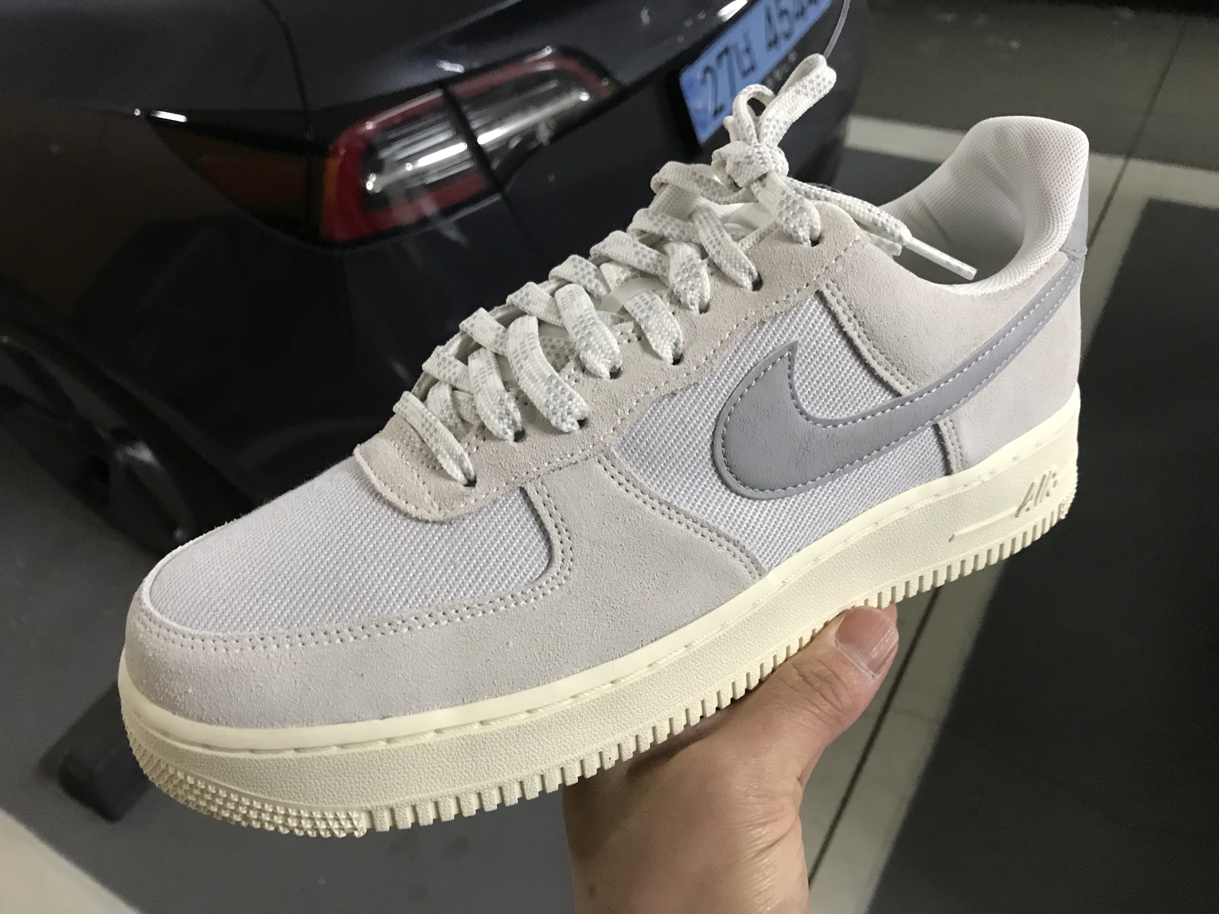 Nike Air Force 1 '07 LV8 Photon Dust and Sail 착용 스타일 - 1