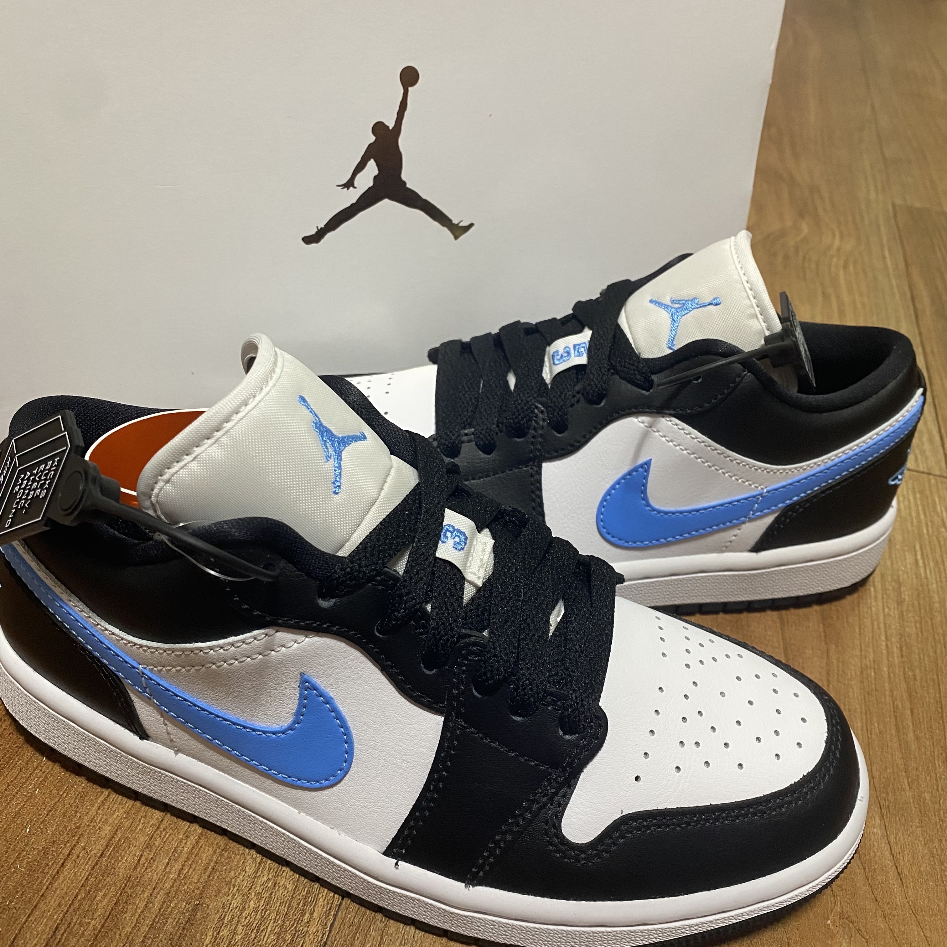 (W) Jordan 1 Low Black University Blue 착용 스타일