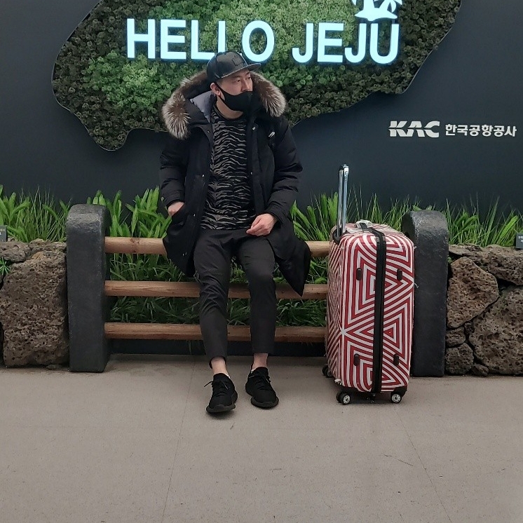 Adidas Yeezy Boost 350 V2 Black Red 2020 착용 스타일
