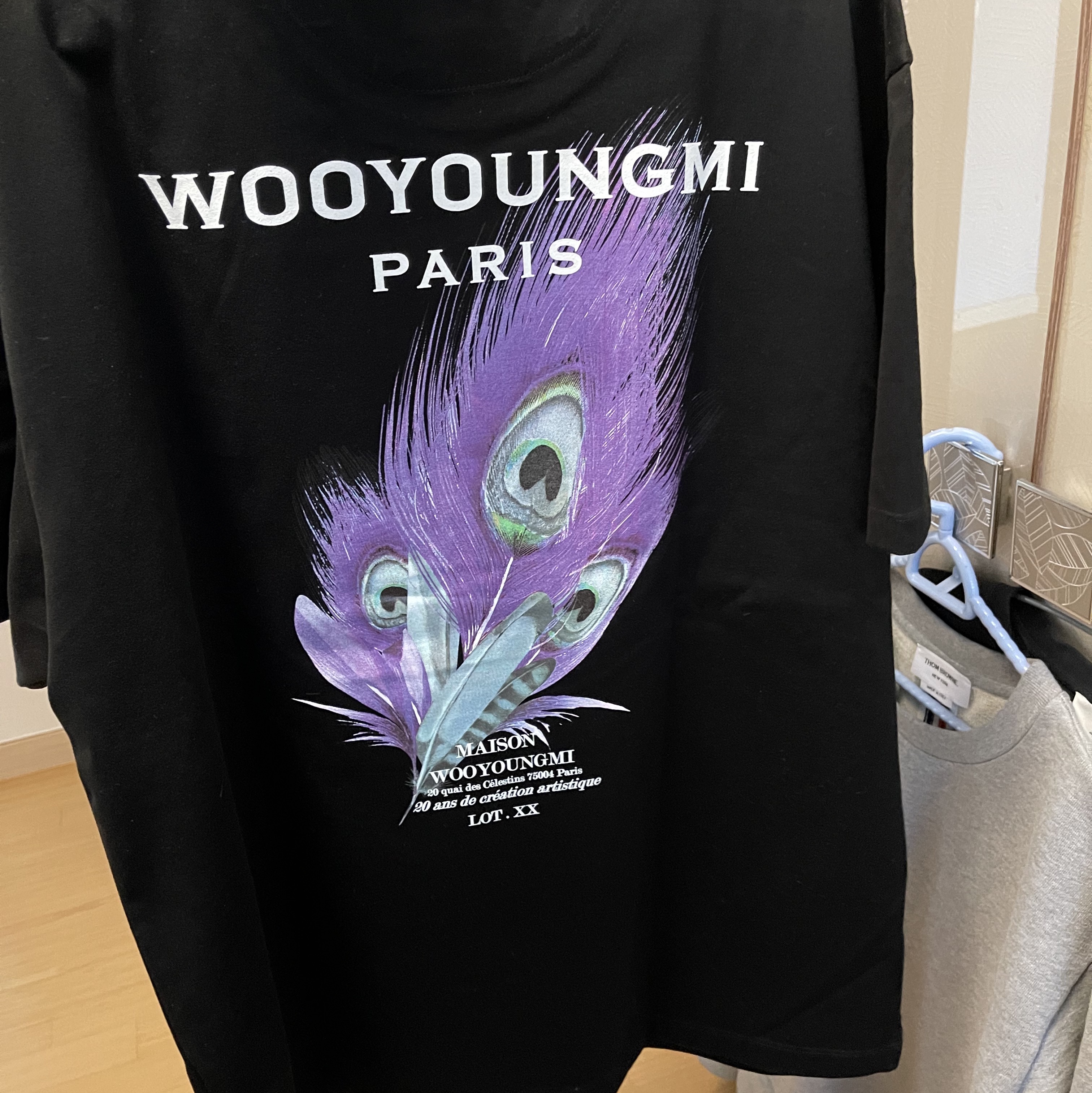 Wooyoungmi Feather Back Logo T-Shirt Black - 23SS 착용 스타일