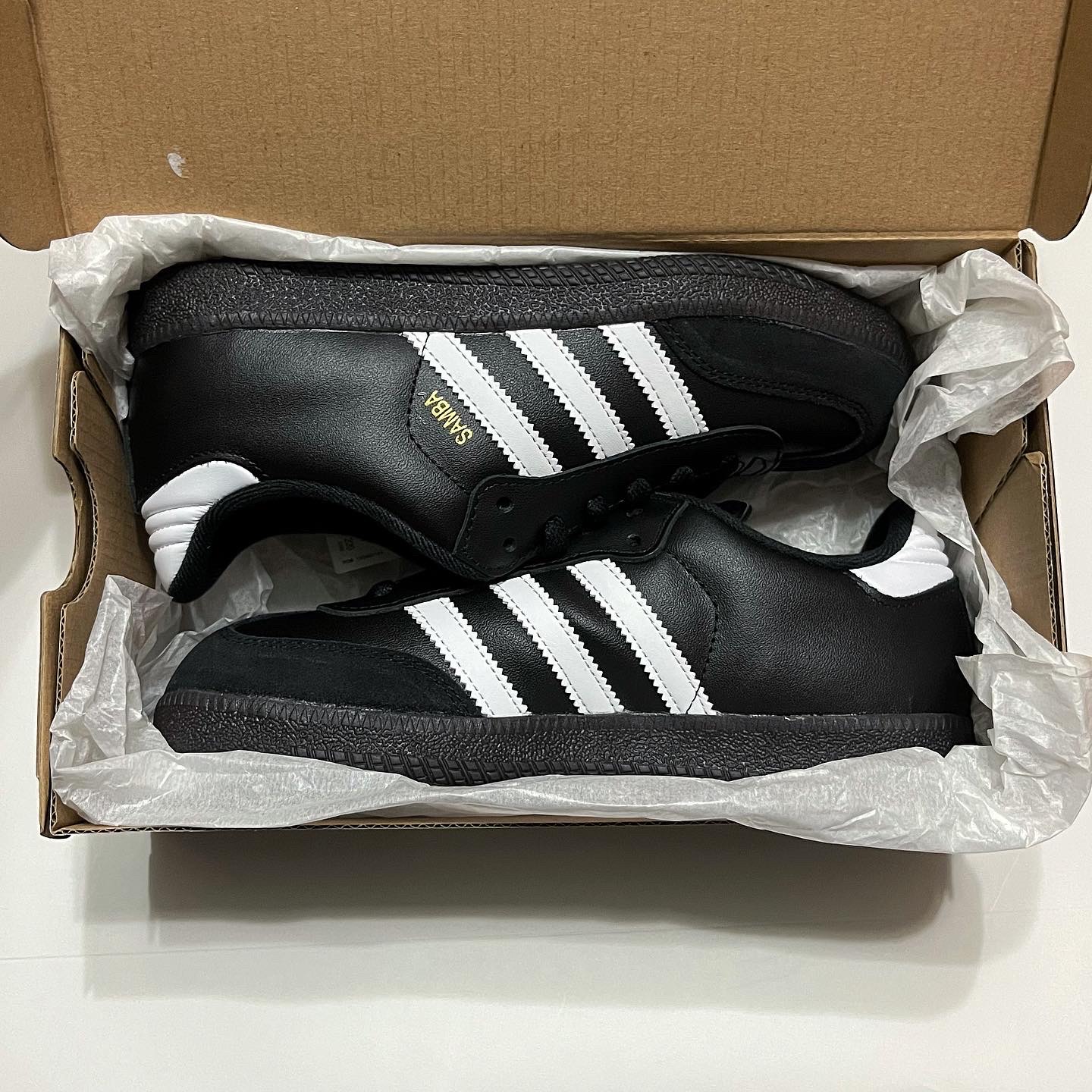(J) Adidas Samba Classic Core Black 착용 스타일 - 1