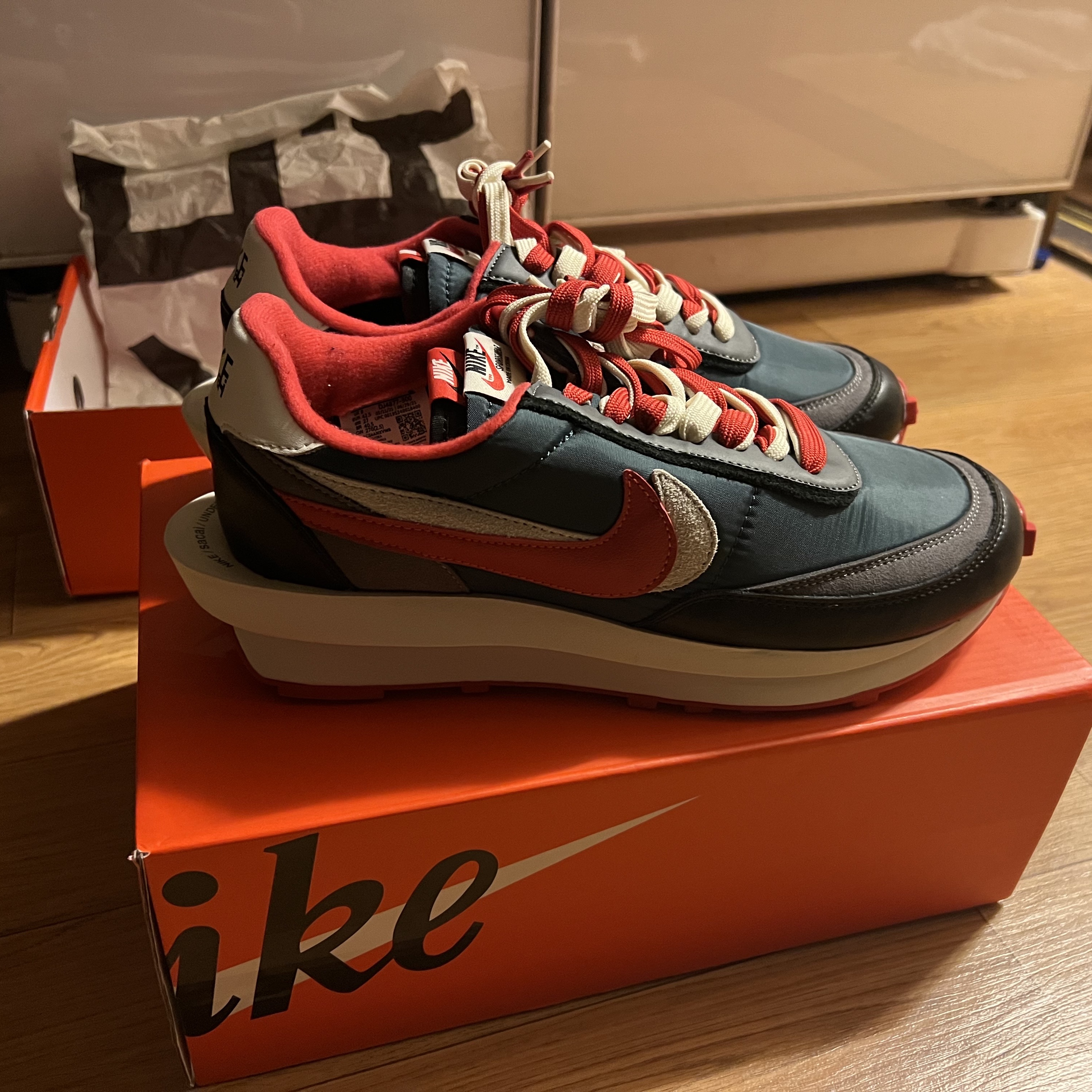 Nike x Sacai x Undercover LDWaffle Midnight Spruce University Red 착용 스타일 - 1