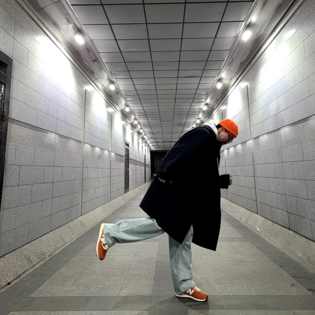New Balance 574 Heritage Orange Burst White 착용 스타일 - 1