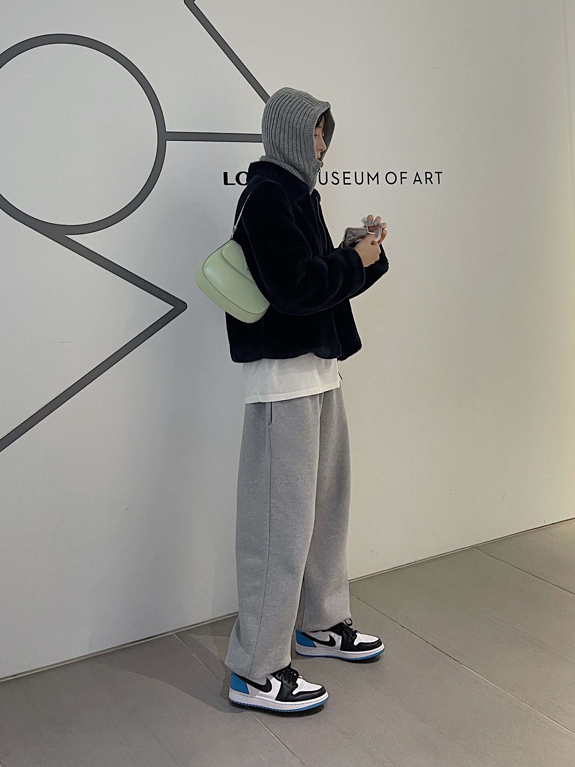 (W) Jordan 1 Retro Low OG Black and Dark Powder Blue, Prada Cleo Brushed Leather Shoulder Bag with Flap White 착용 스타일 - 1
