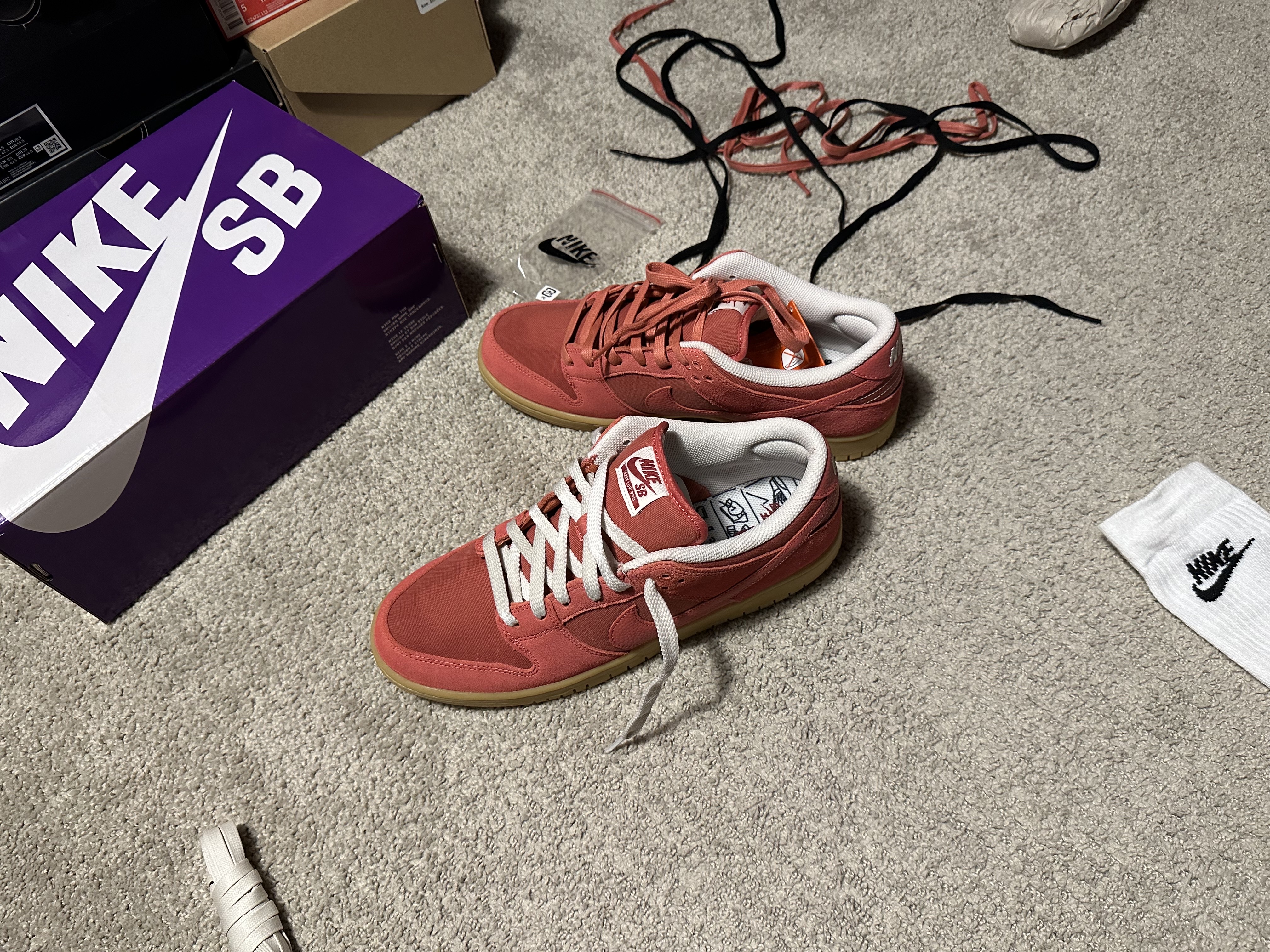 Nike SB Dunk Low Adobe 착용 스타일 - 5