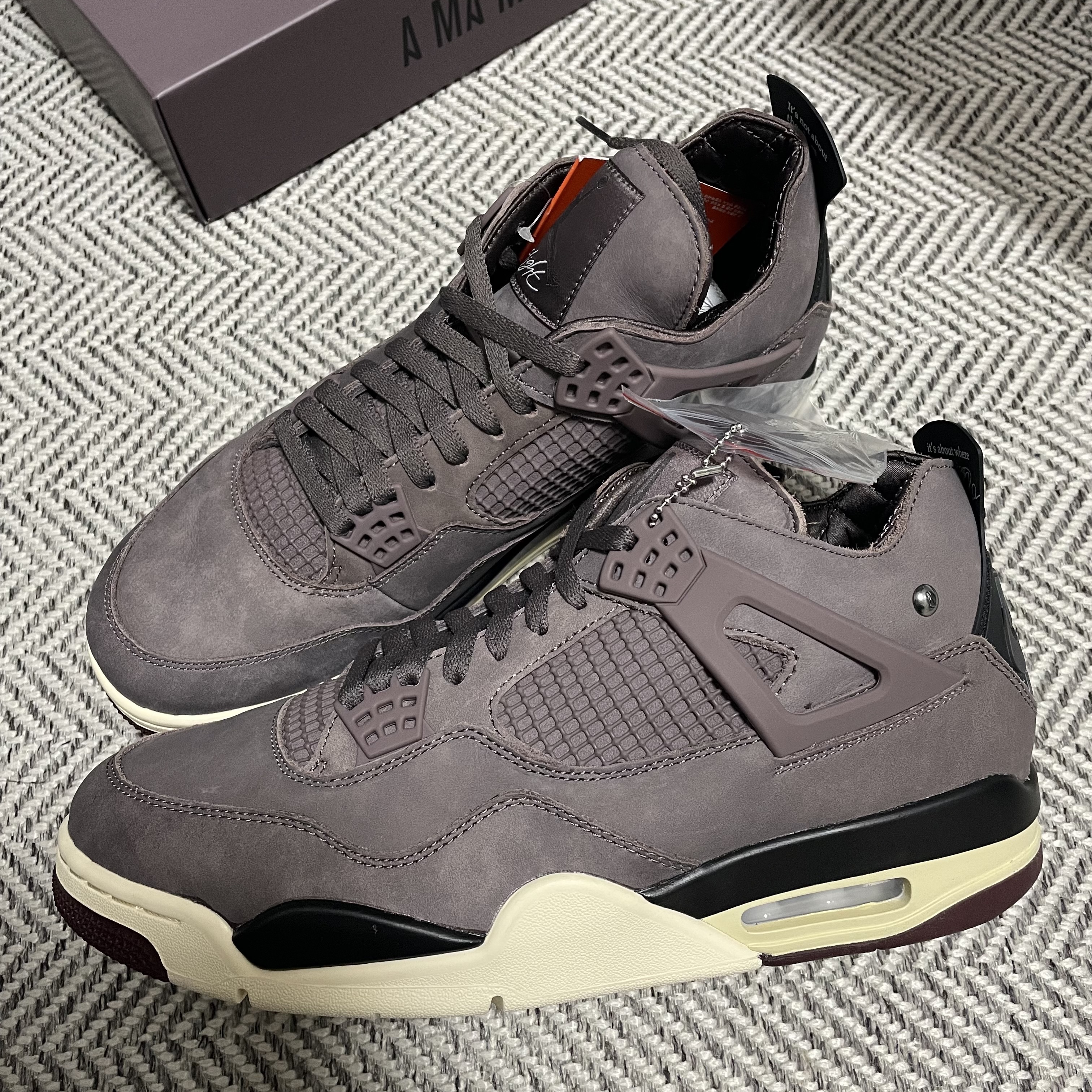 Jordan 4 x A Ma Maniere Retro Violet Ore 착용 스타일
