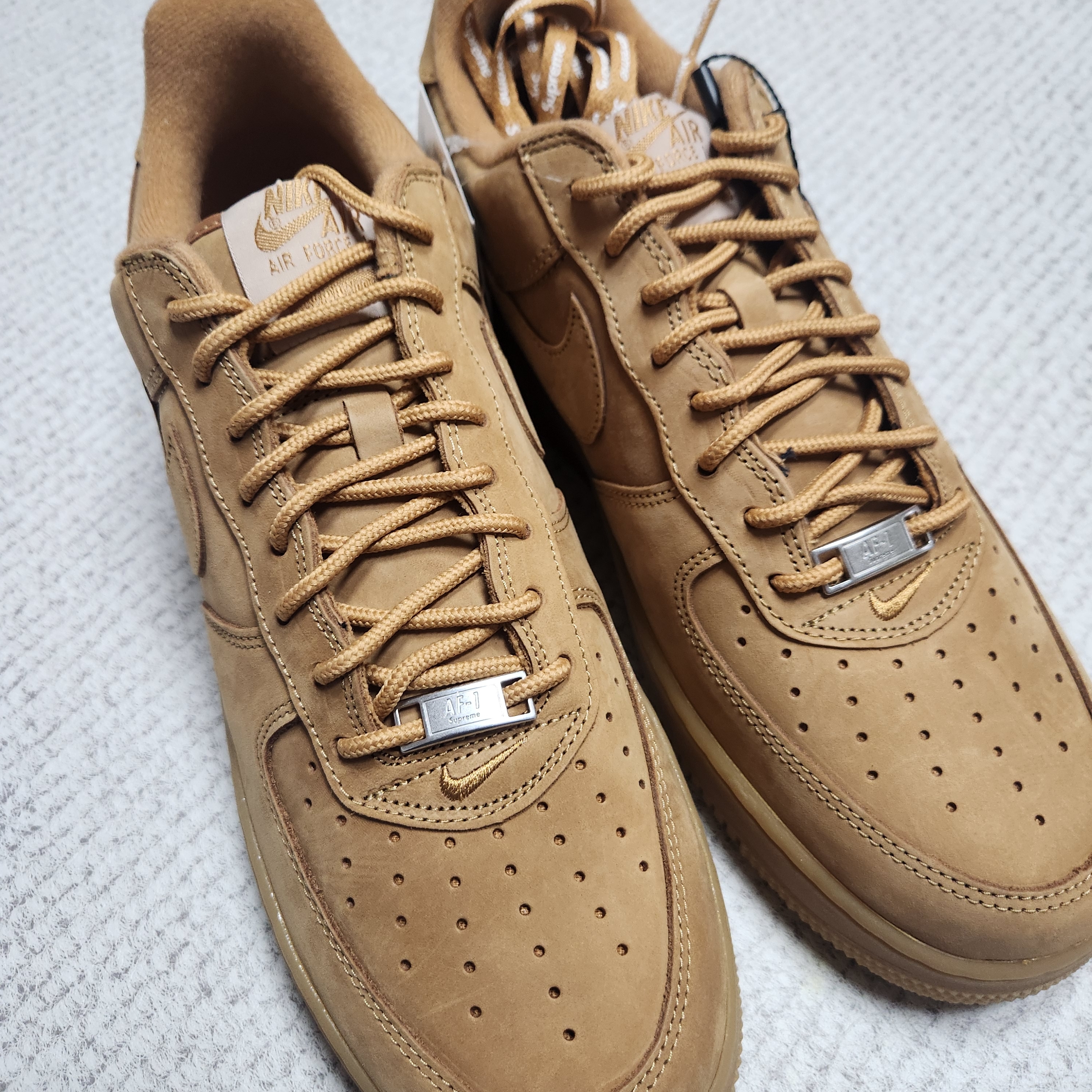 Nike x Supreme Air Force 1 Low Flax 착용 스타일 - 2