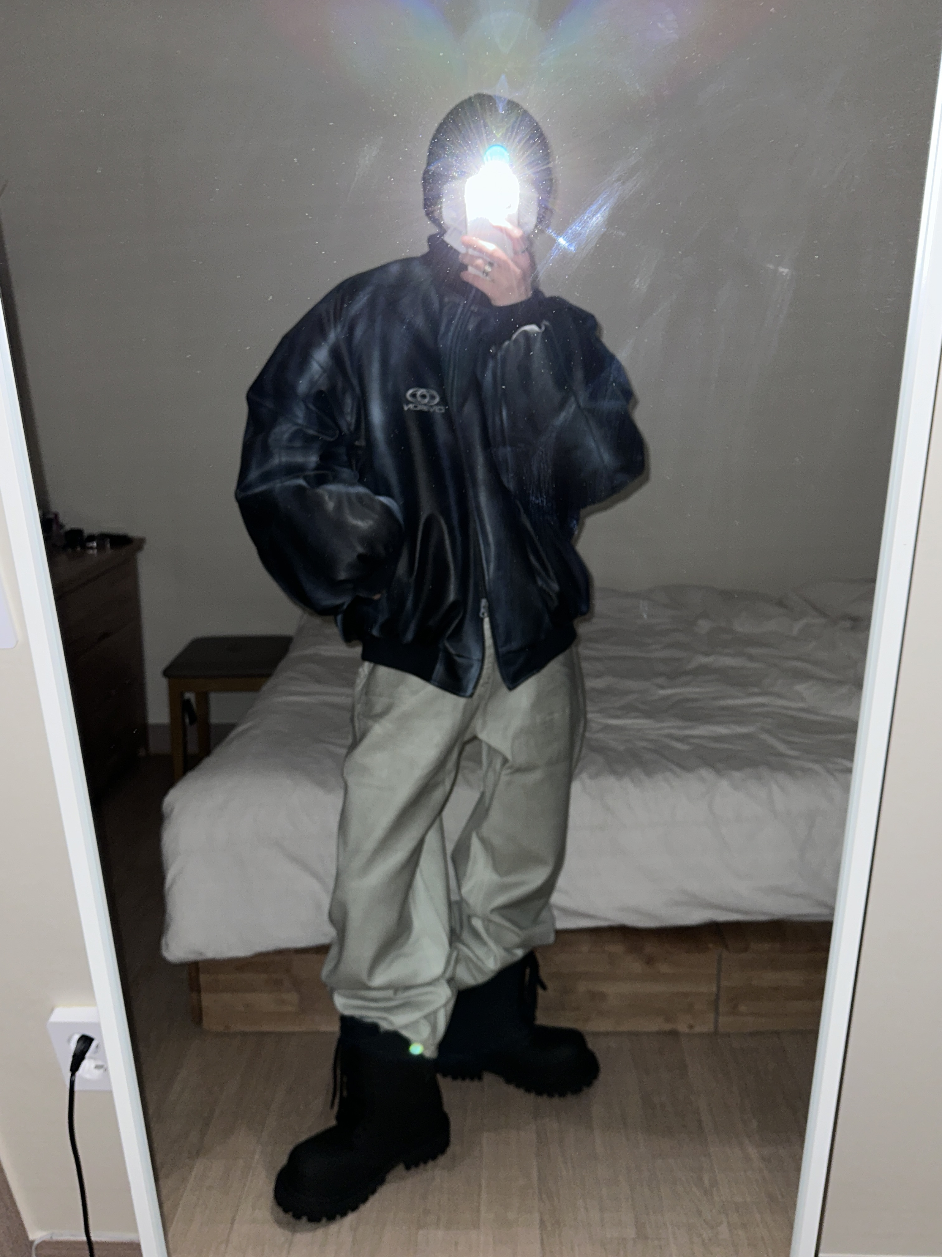 Balenciaga XL Army Boots Full Eva Black 착용 스타일 - 2