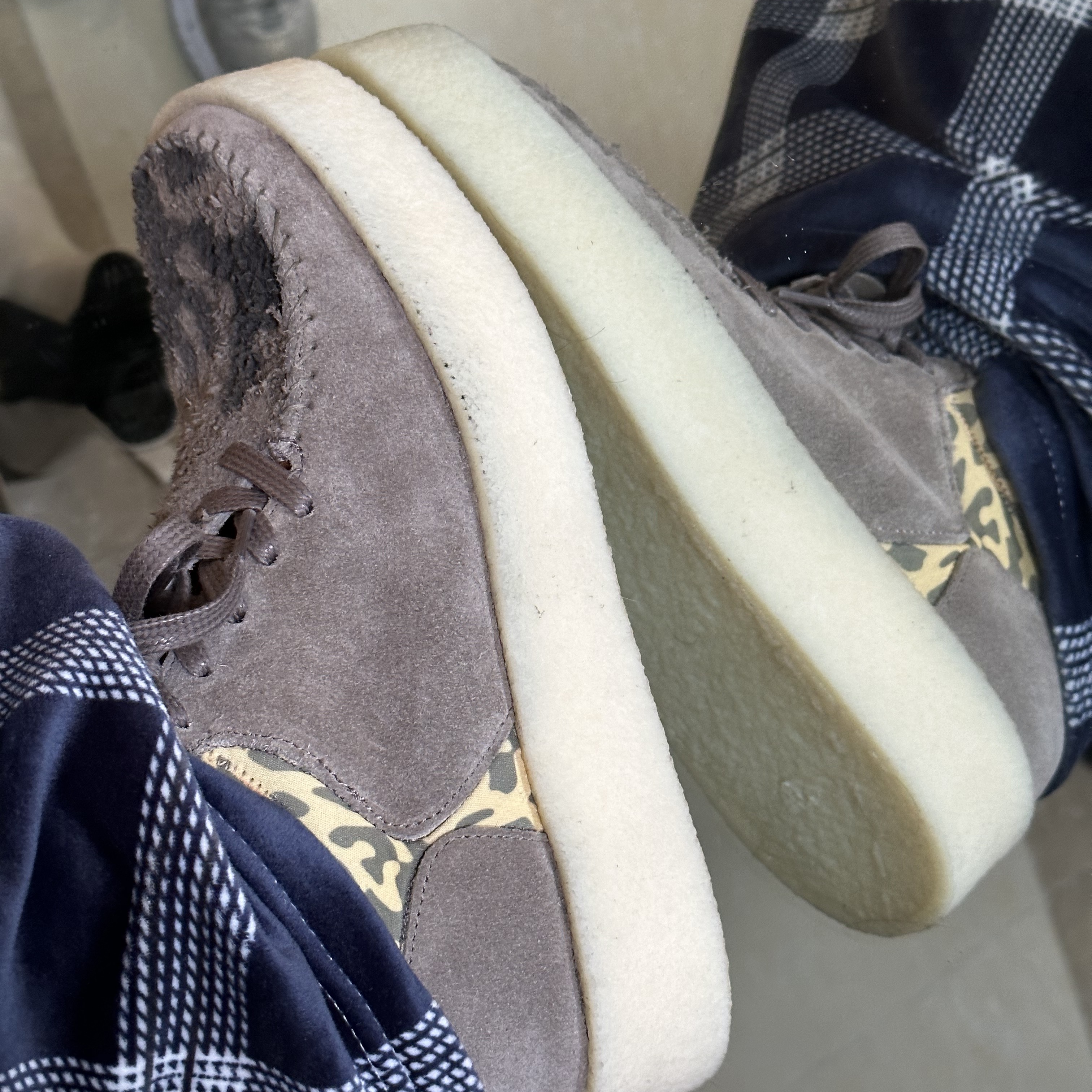 Clarks Originals x Salehe Bembury Lugger Cupsole Taupe 착용 스타일 - 3
