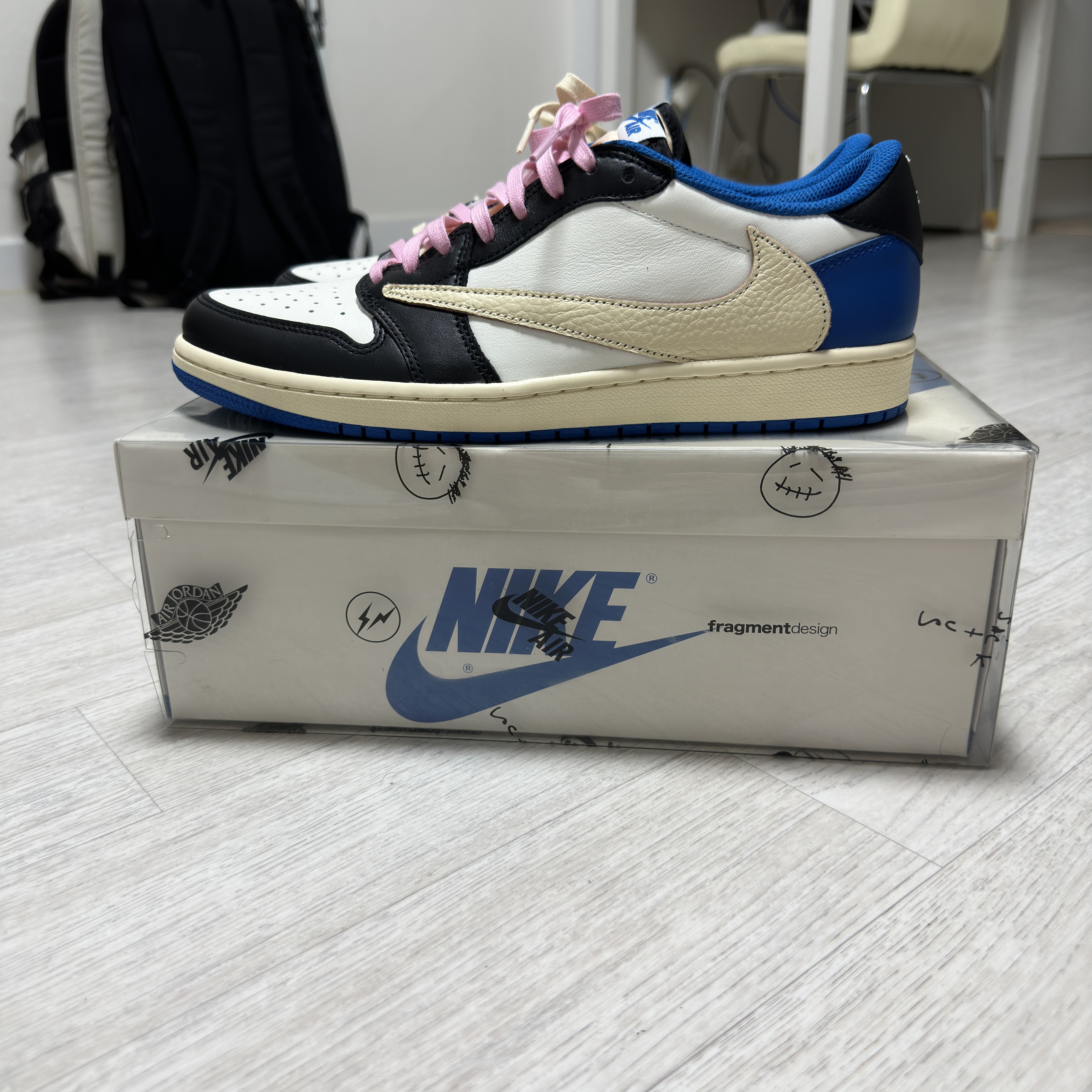 Jordan 1 x Travis Scott x Fragment Retro Low OG SP Military Blue 착용 스타일 - 2