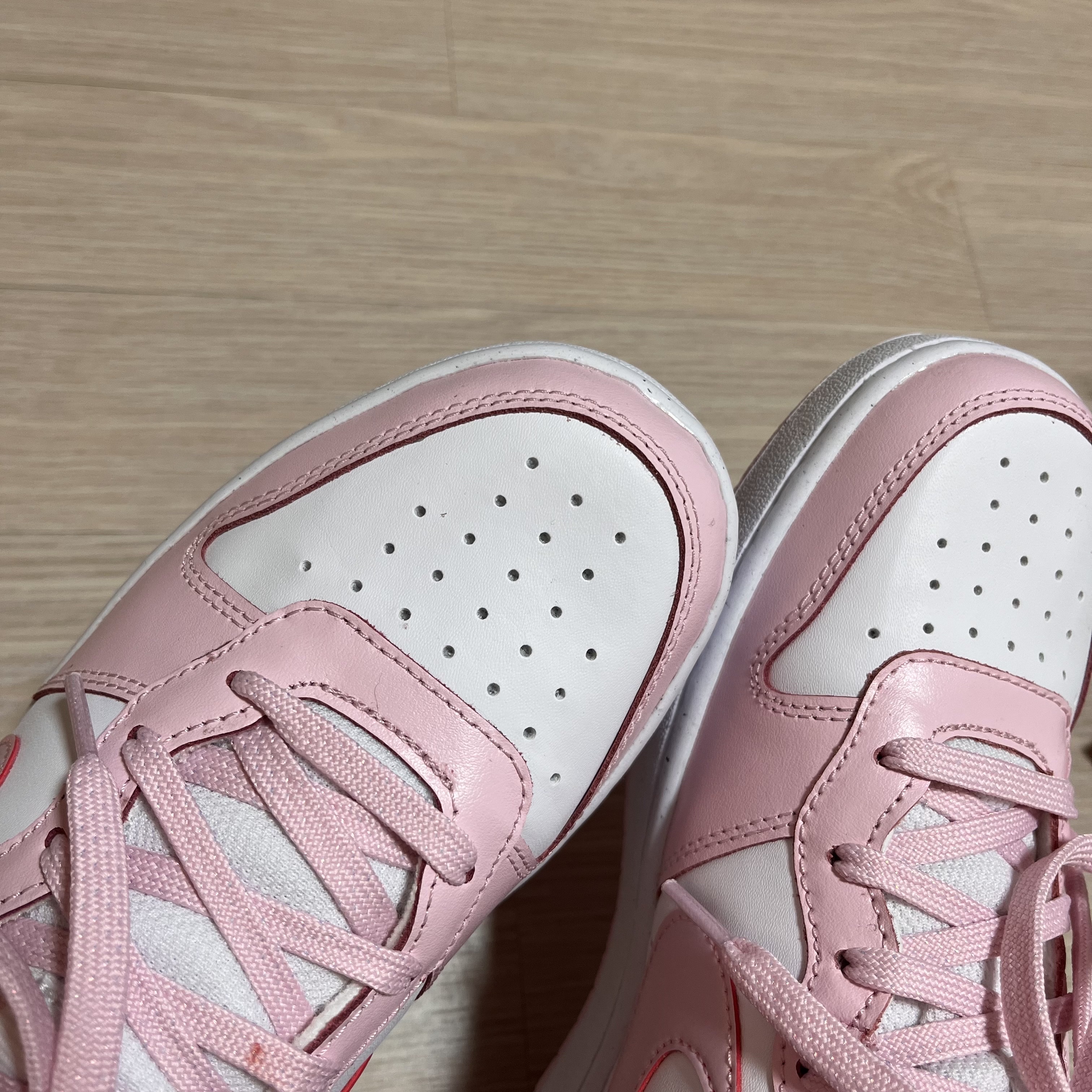 (GS) Nike Court Borough 2 SE White Pink Foam 착용 스타일 - 1