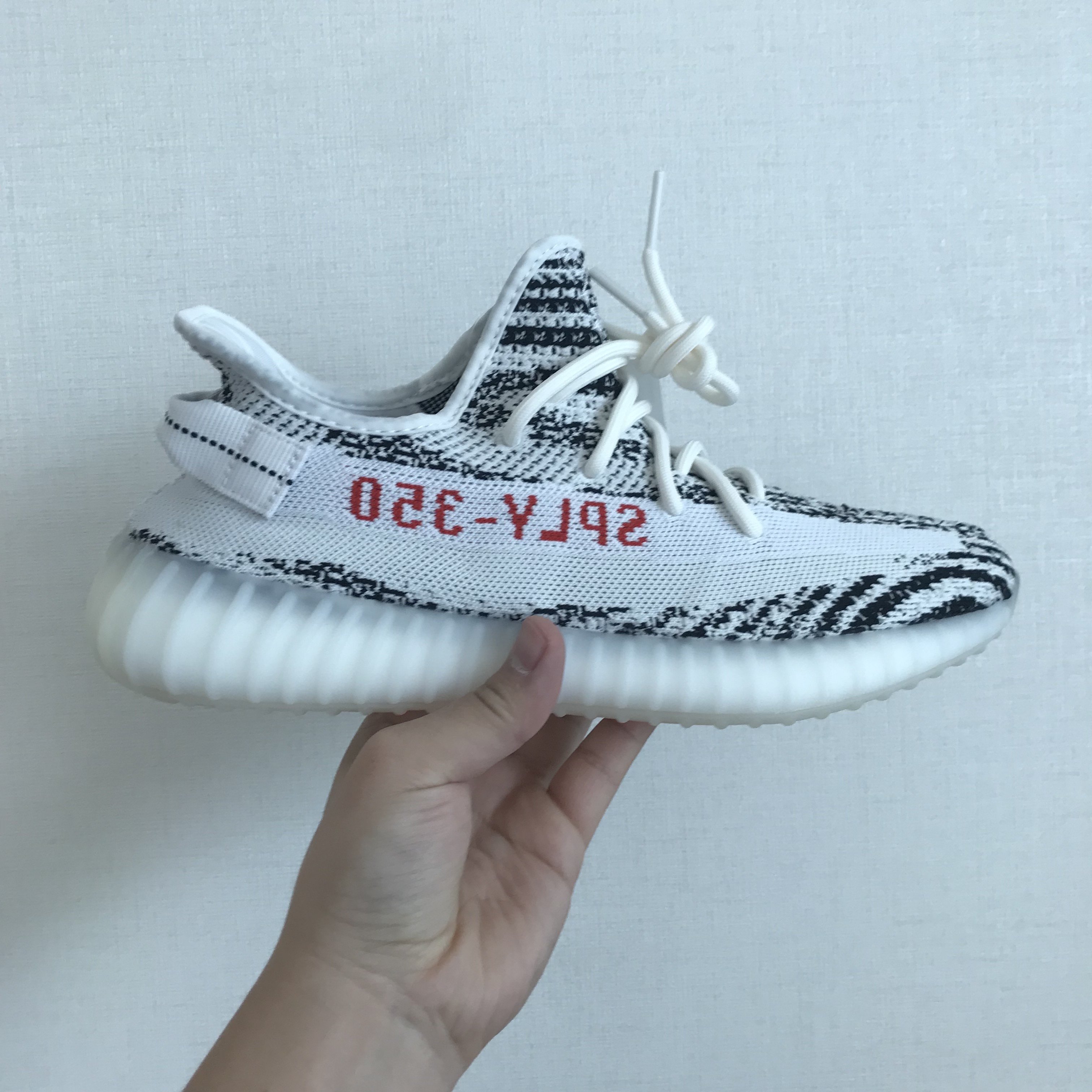 Adidas Yeezy Boost 350 V2 Zebra 2017/2019/2020 착용 스타일
