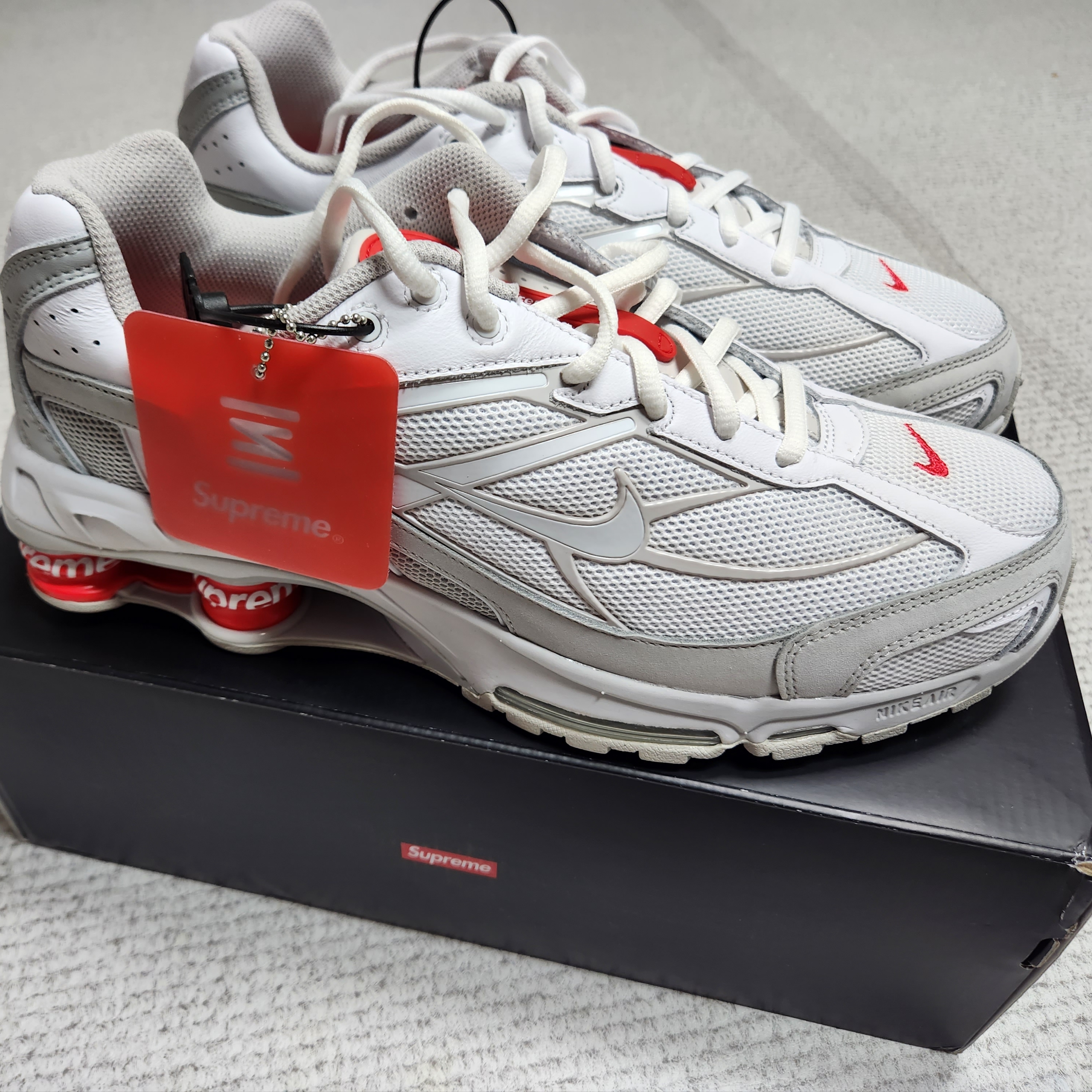 Nike x Supreme Shox Ride 2 SP White 착용 스타일 - 3