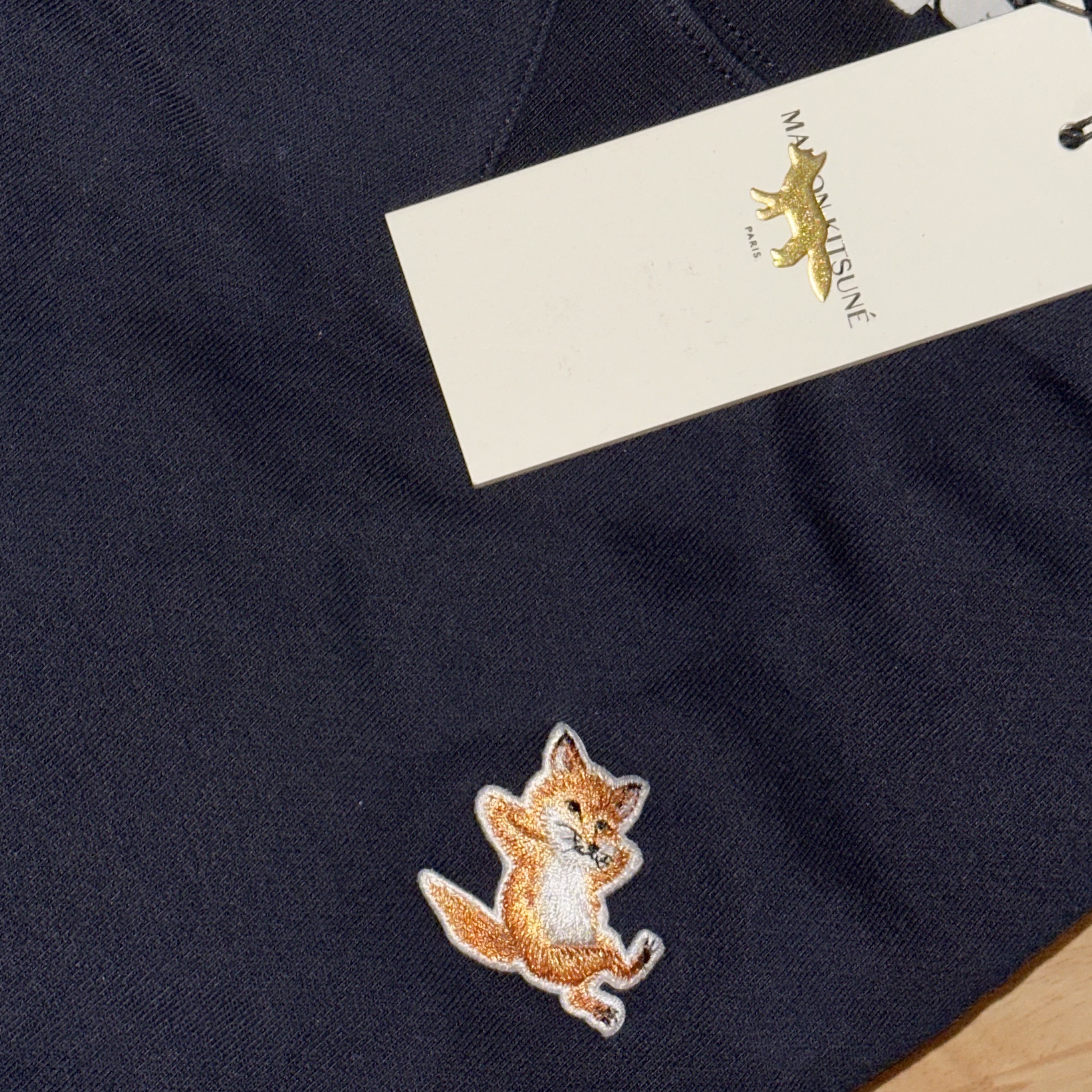Maison Kitsune Chillax Fox Patch Classic Sweatshirt Navy 착용 스타일